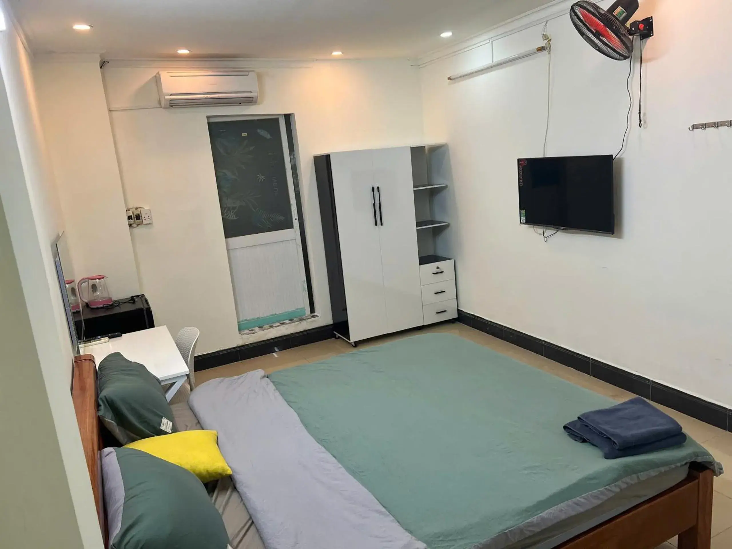 Double Room in Crowne Cafe Hotel Pham Ngu Lao Double Room in Crowne Cafe Hotel Pham Ngu Lao