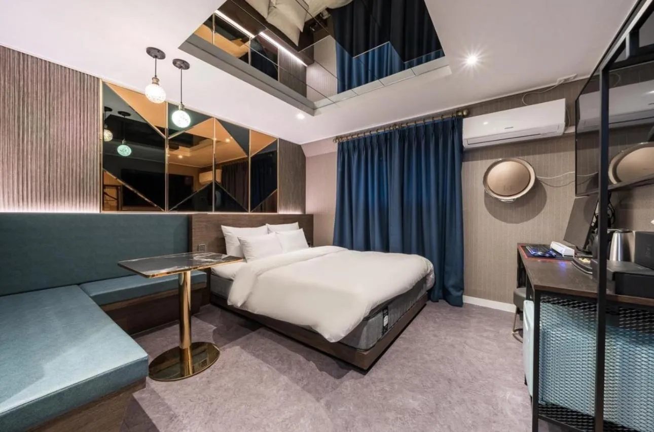 Dining area in Hotel Ravi