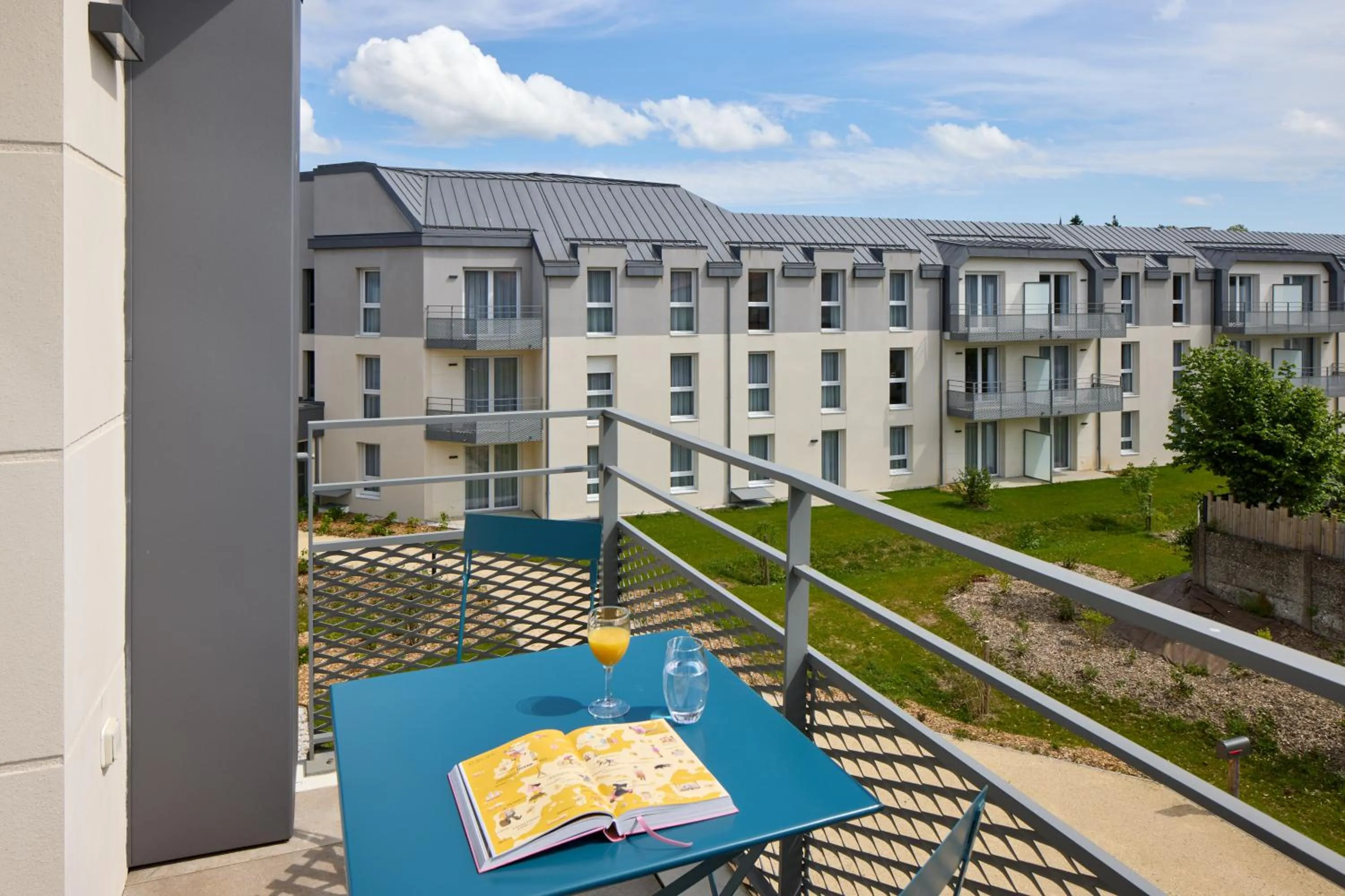Balcony/Terrace in Quality Aparthotel Cholet