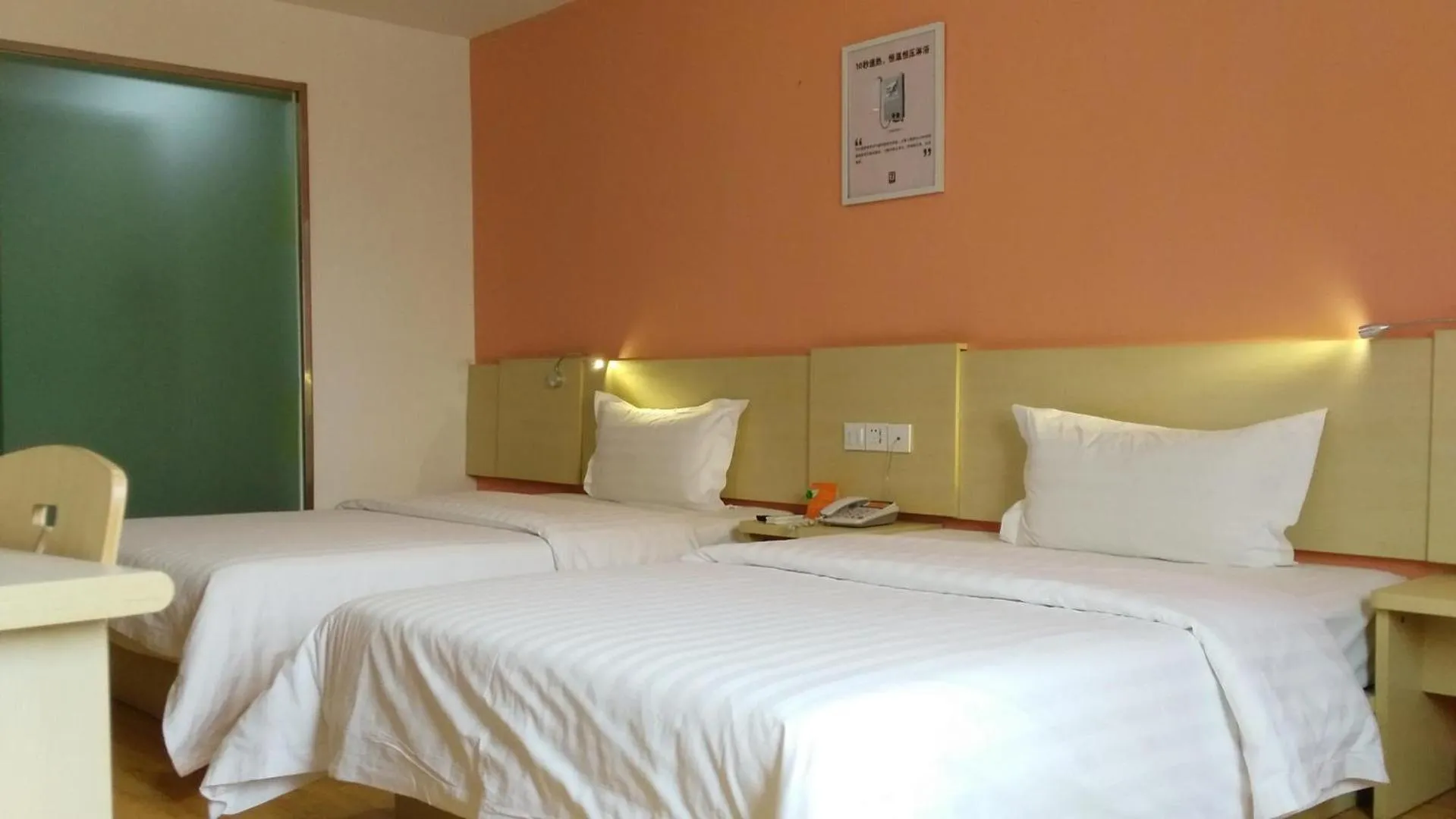 Bed in 7Days Inn Lanzhou West Railway Station