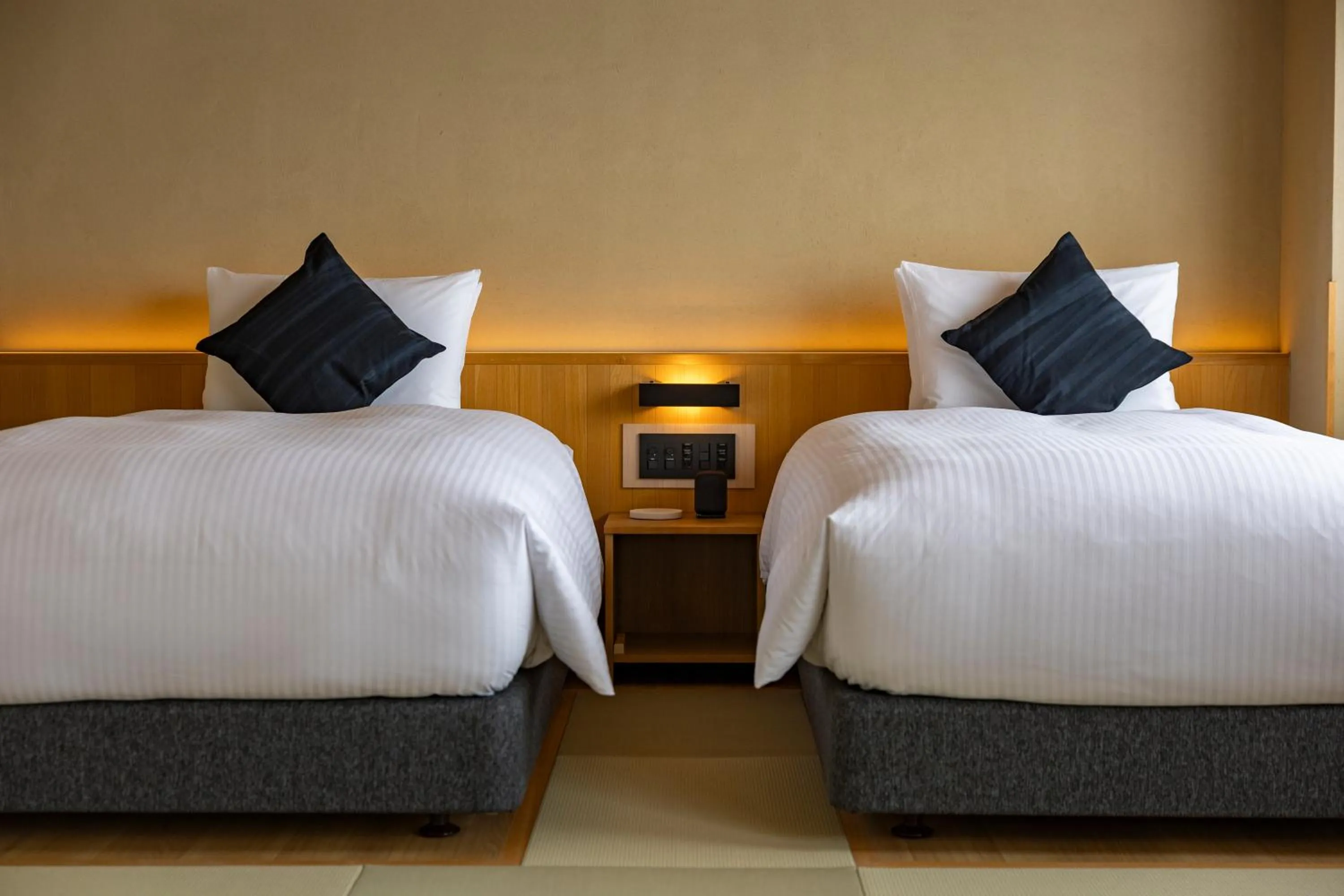 Photo of the whole room, Bed in yugen kyoto shijo