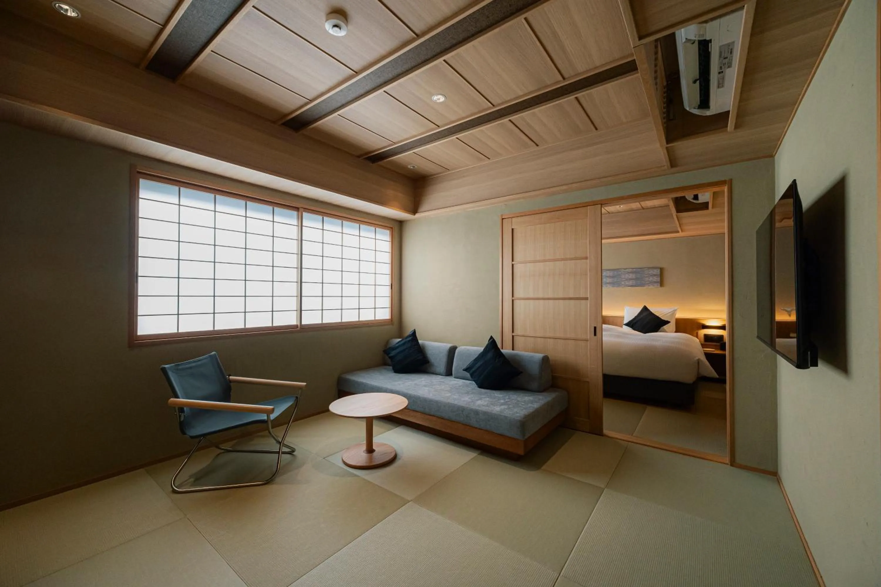Photo of the whole room, Bed in yugen kyoto shijo