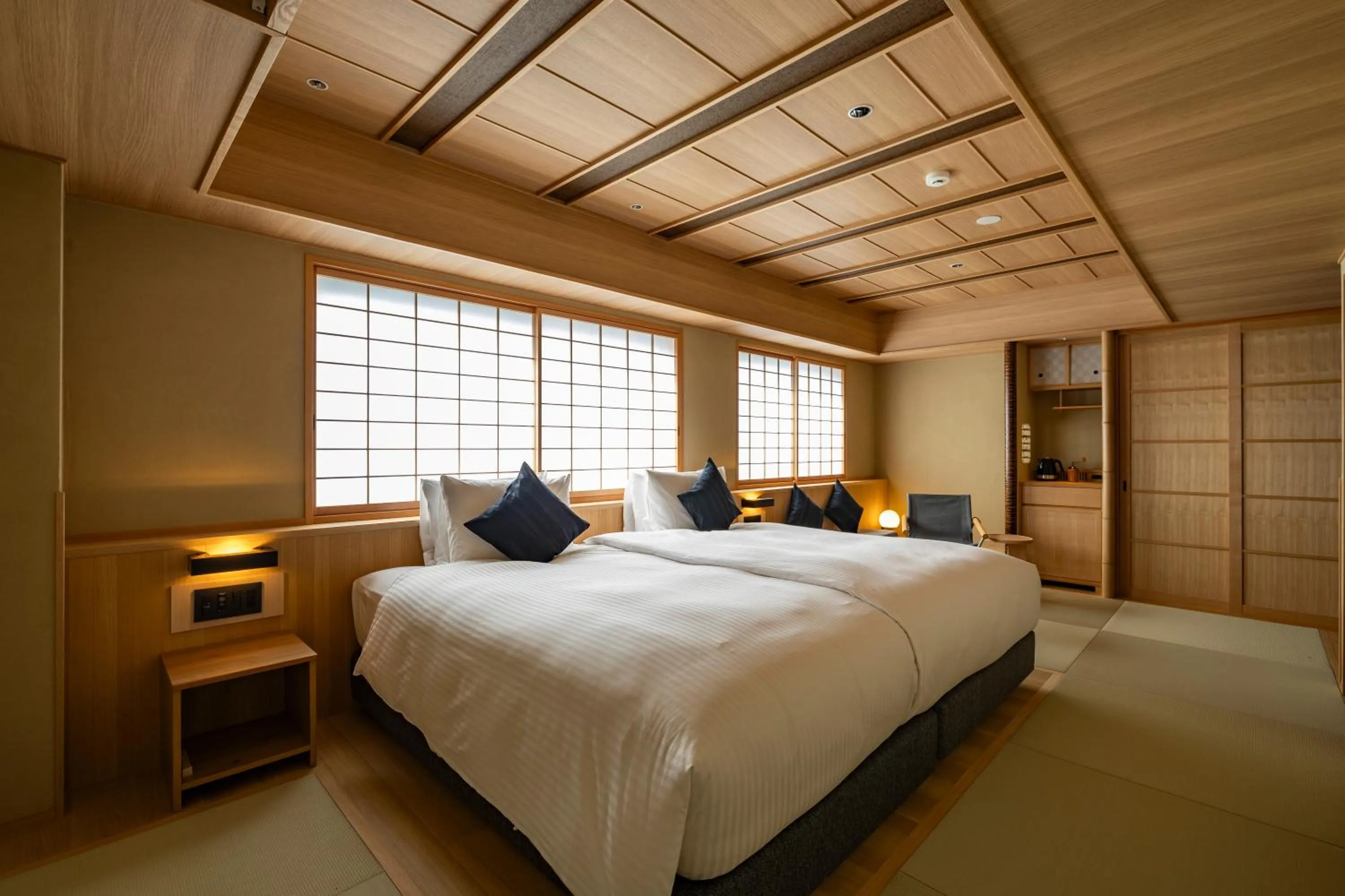 Photo of the whole room, Bed in yugen kyoto shijo