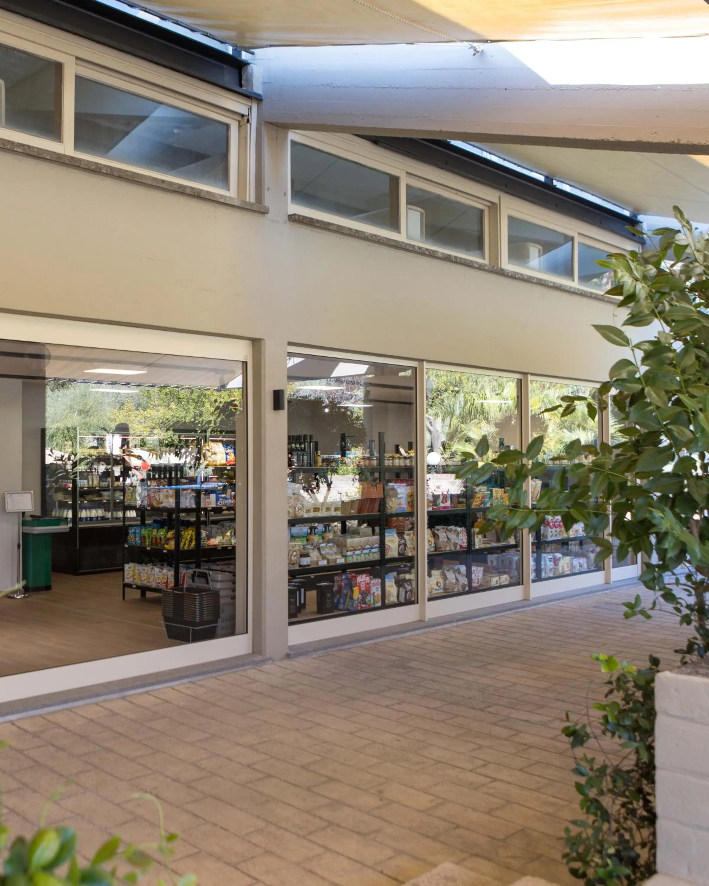 On-site shops in Residence Solemaremma