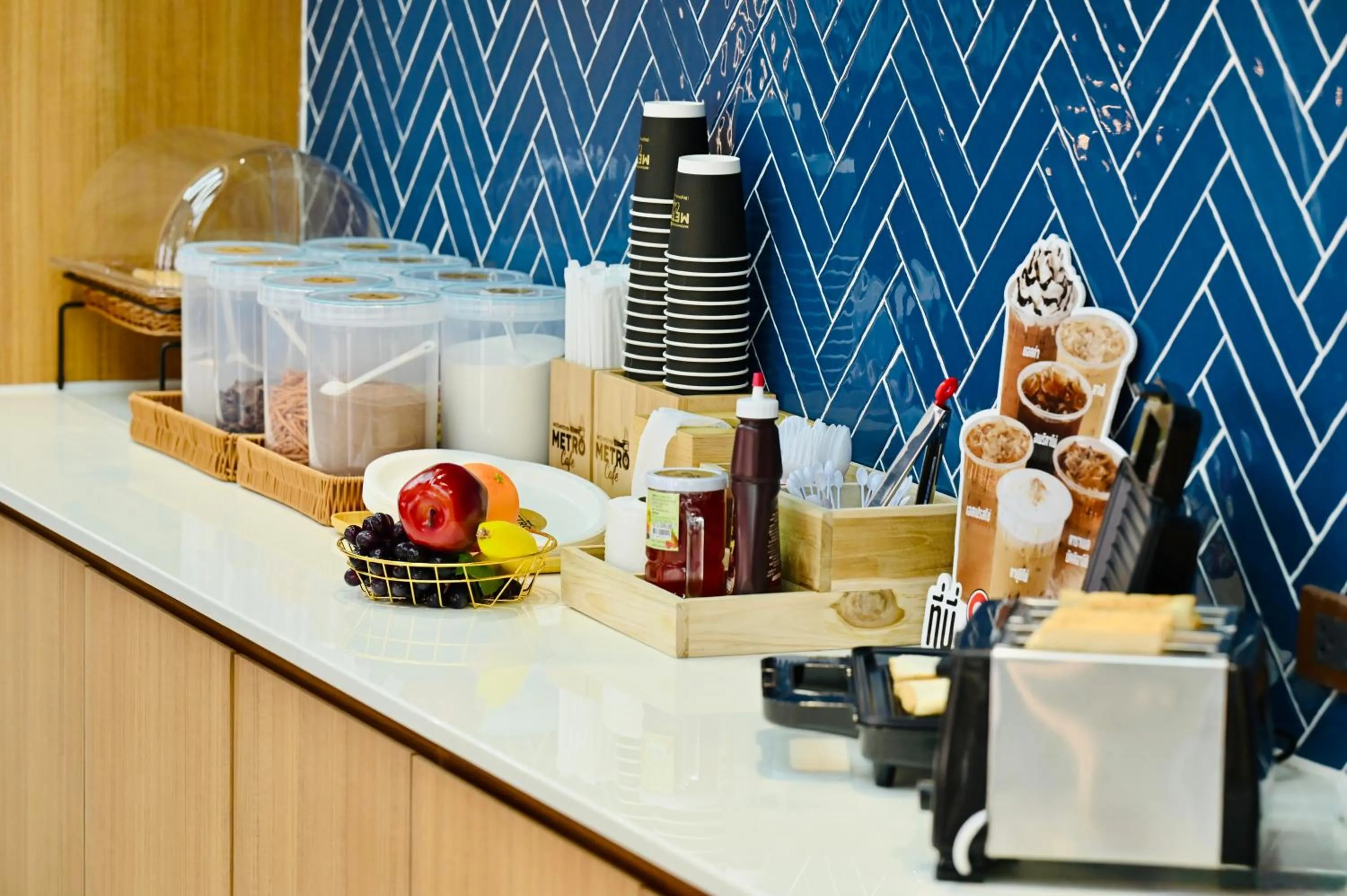 minibar in Metro Hotel Phahonyothin 35