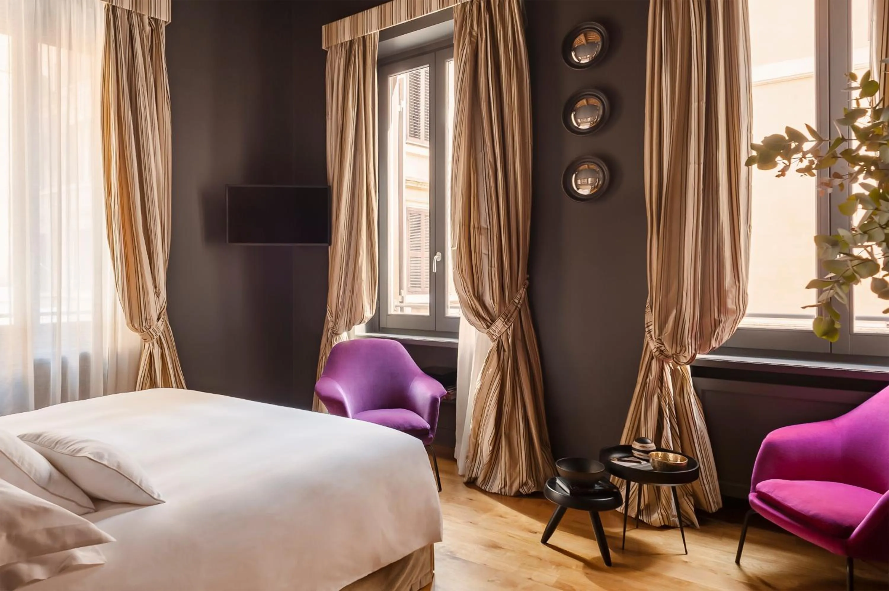 Photo of the whole room, Bed in Crossing Condotti