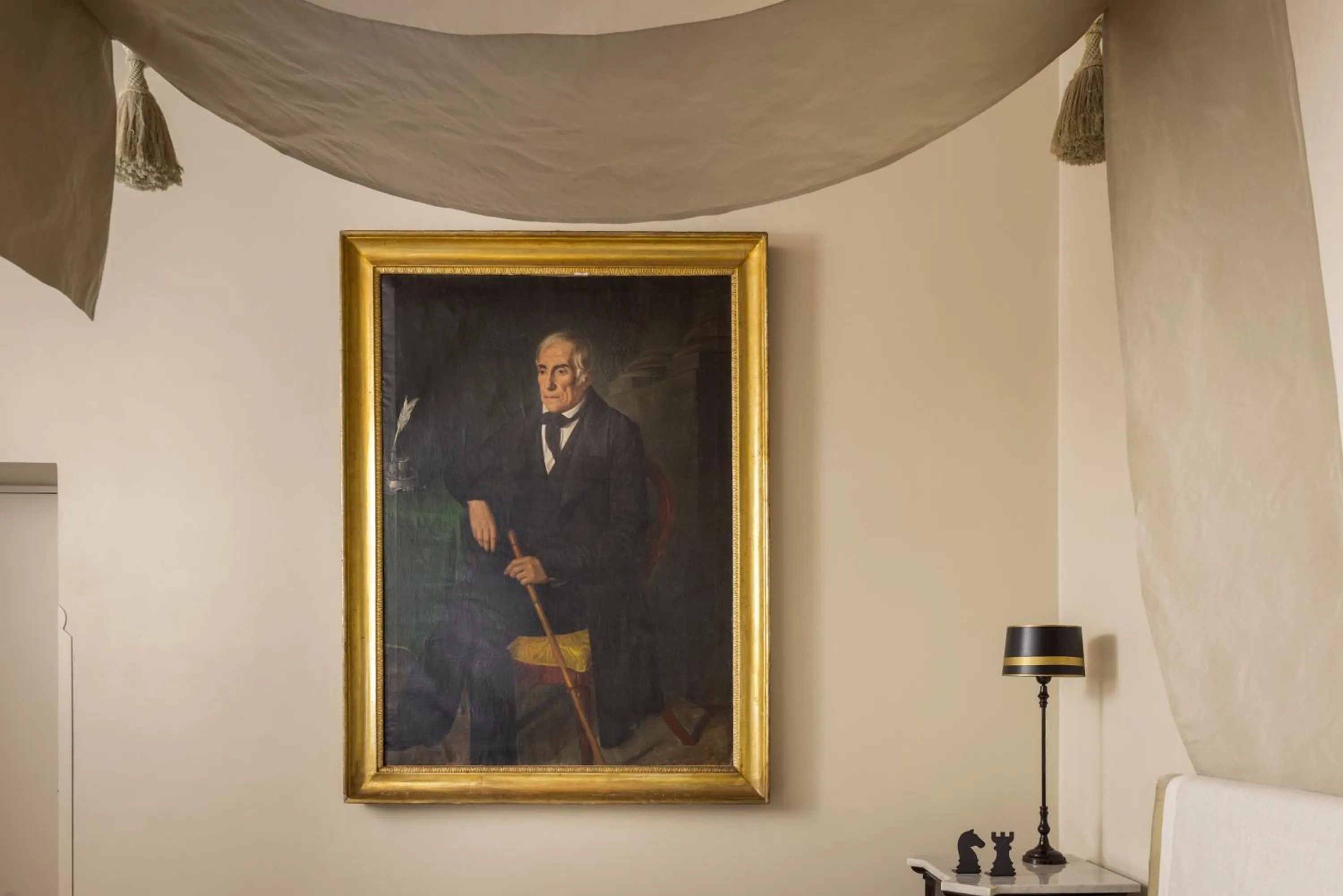 Decorative detail in Crossing Condotti