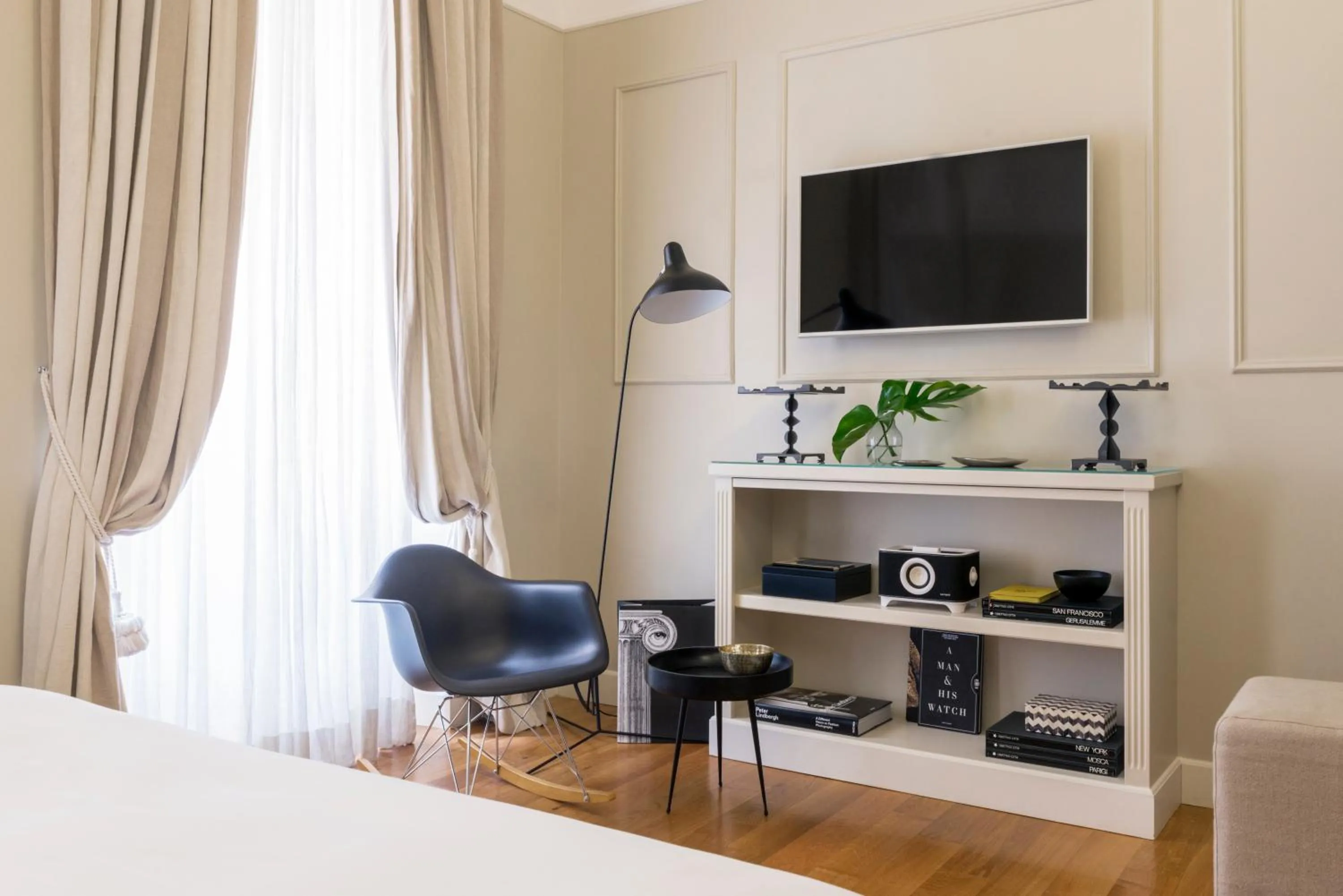 Decorative detail, Bed in Crossing Condotti