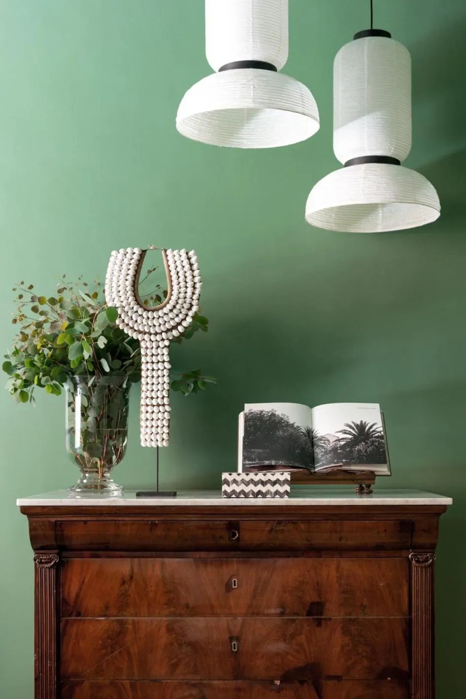 Decorative detail in Crossing Condotti