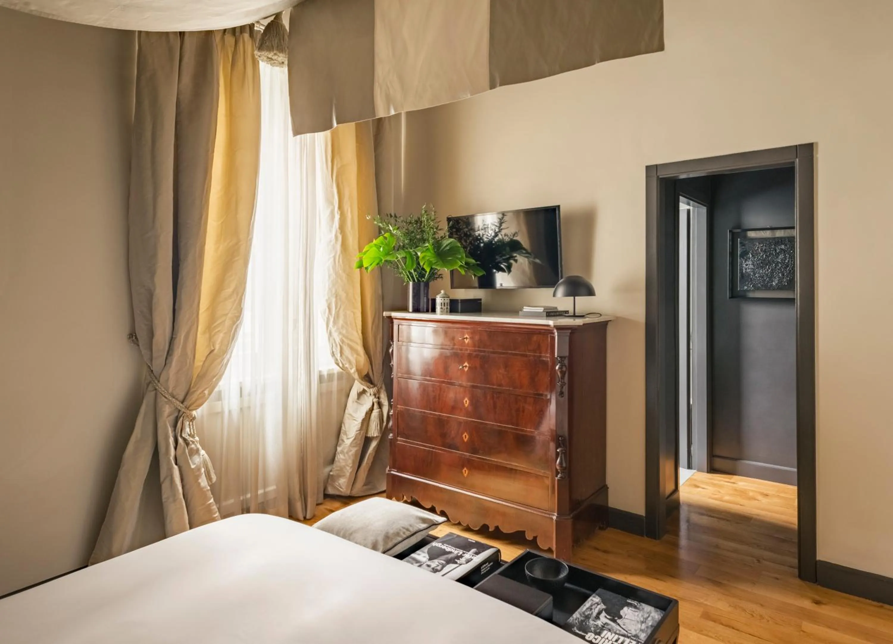 Decorative detail, Bed in Crossing Condotti