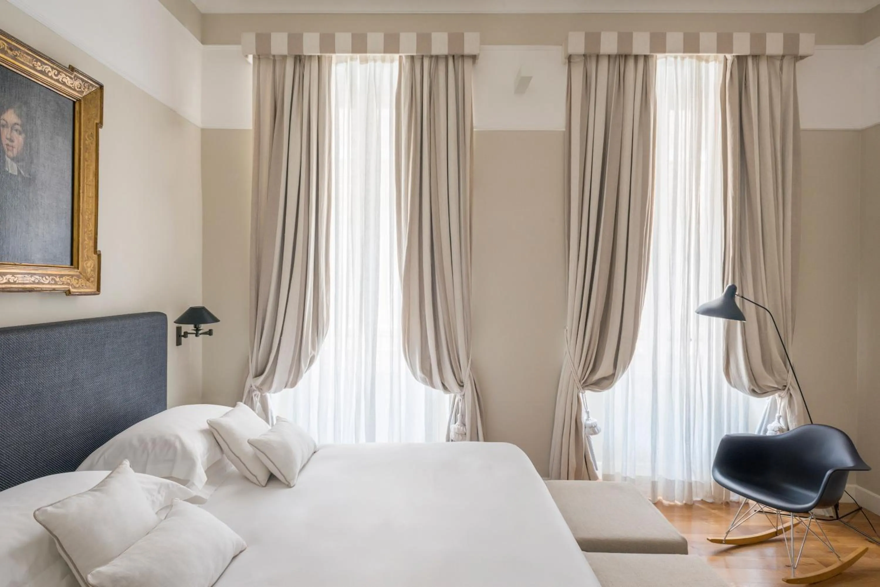 Photo of the whole room, Bed in Crossing Condotti