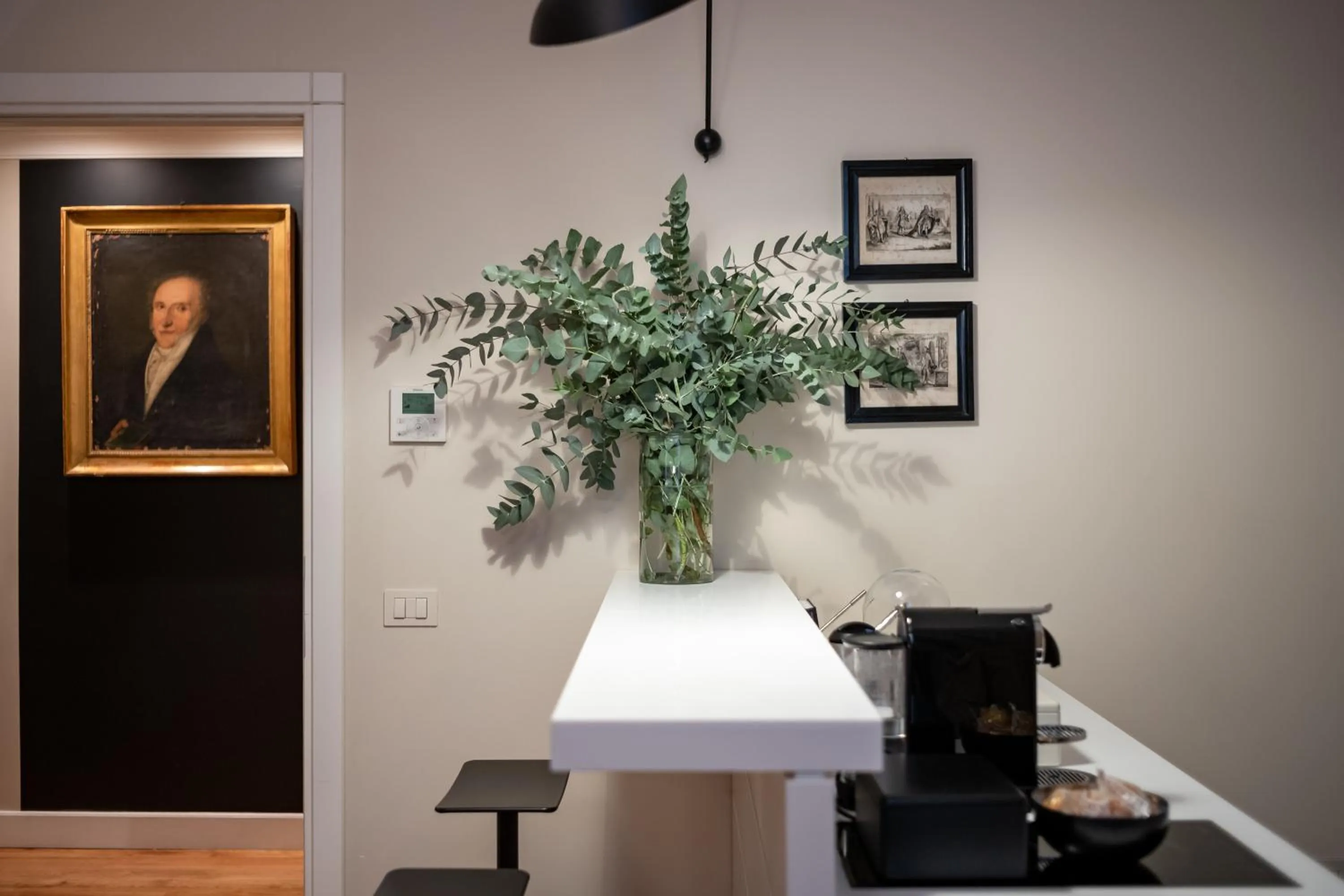 Decorative detail in Crossing Condotti