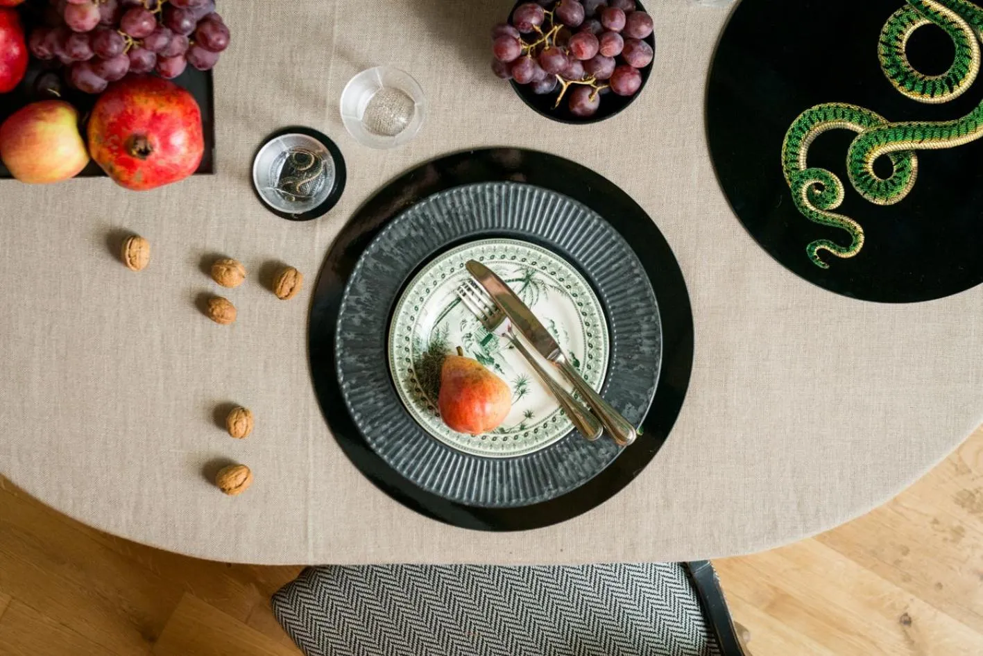 Decorative detail in Crossing Condotti