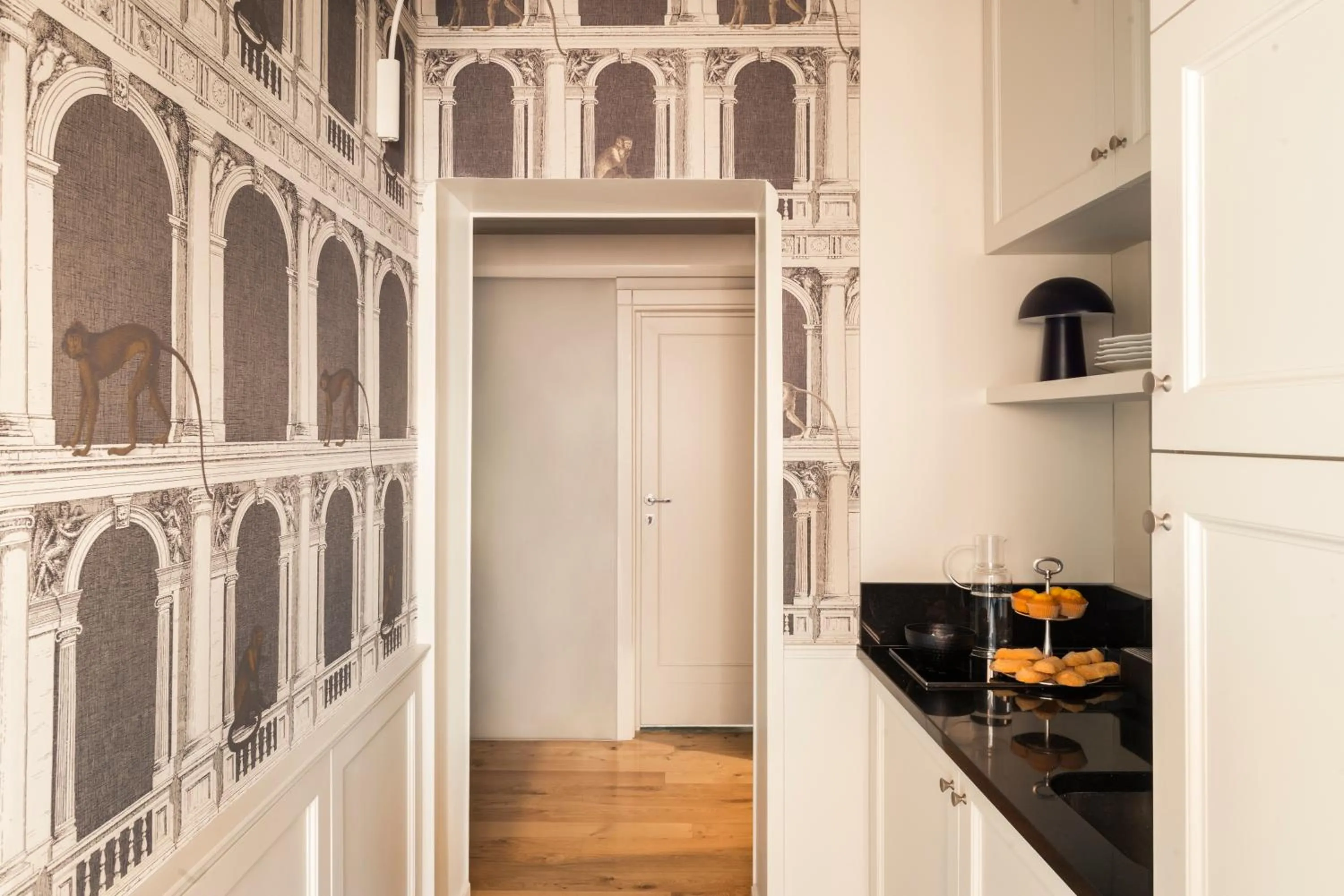 Communal kitchen in Crossing Condotti