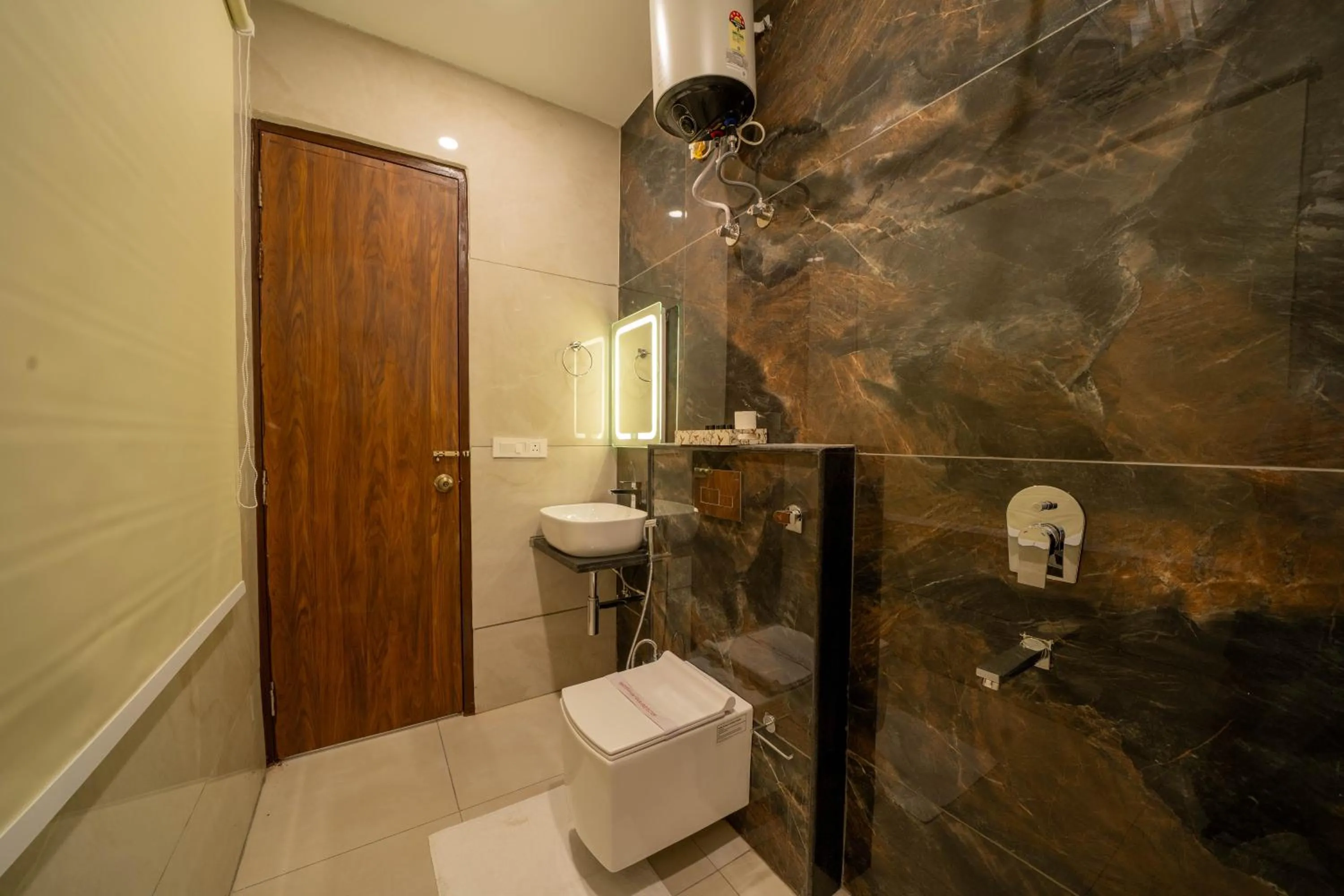 Bathroom in Premium Mystic Falls near Secret Waterfall
