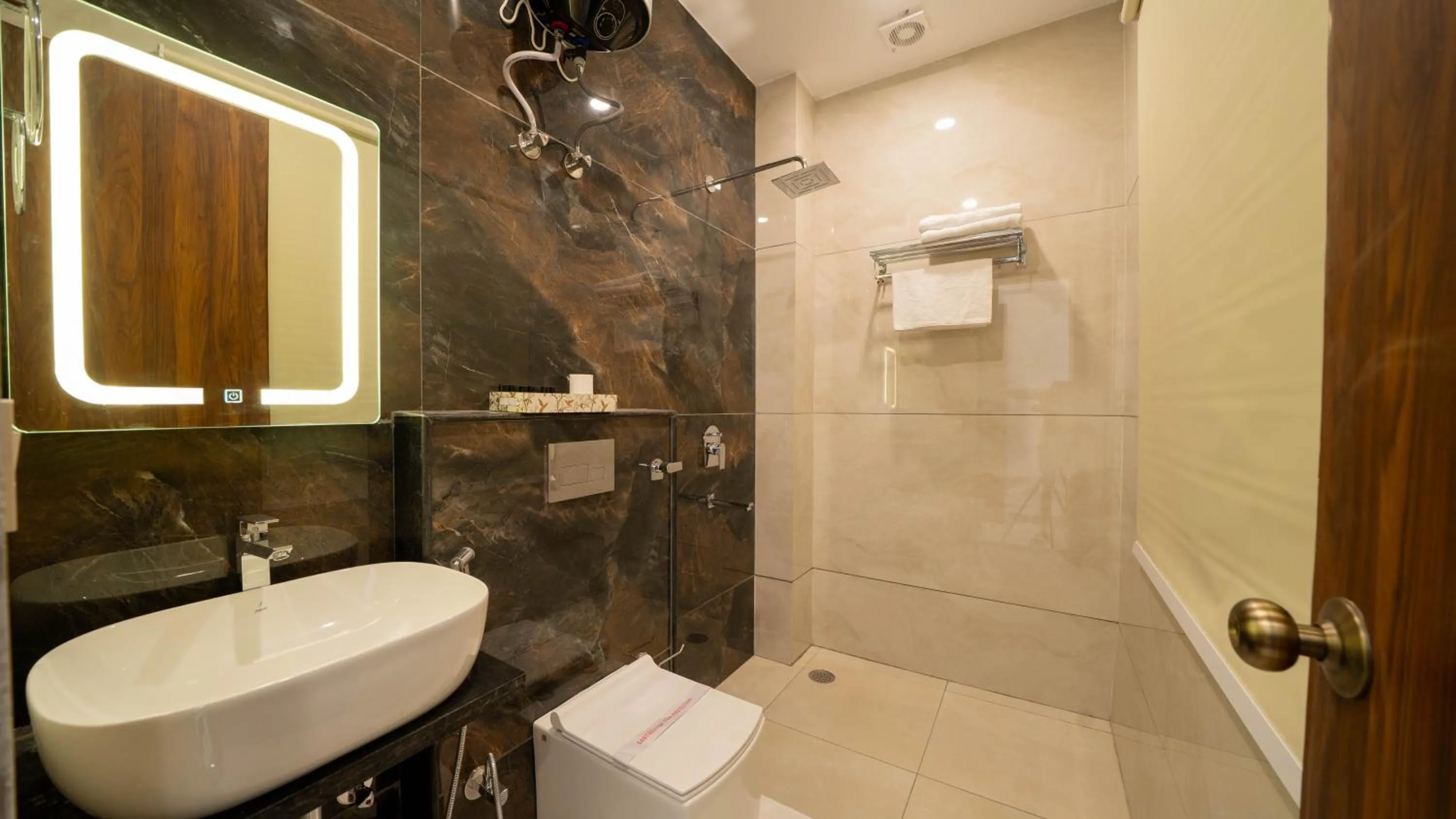 Bathroom in Premium Mystic Falls near Secret Waterfall