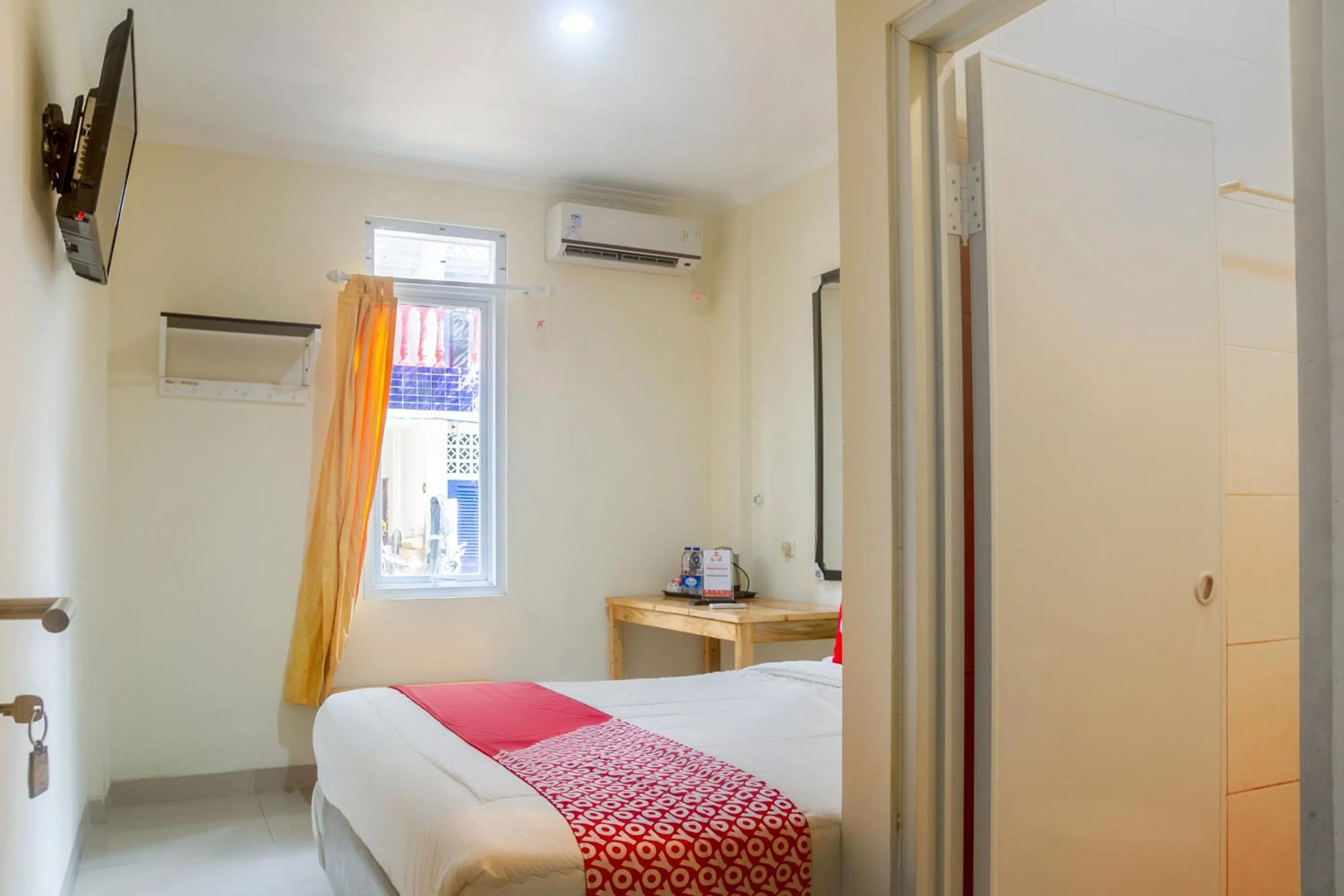 Photo of the whole room, Bed in Hotel O Jakarta near One Belpark Mall formerly Wisma Minongga