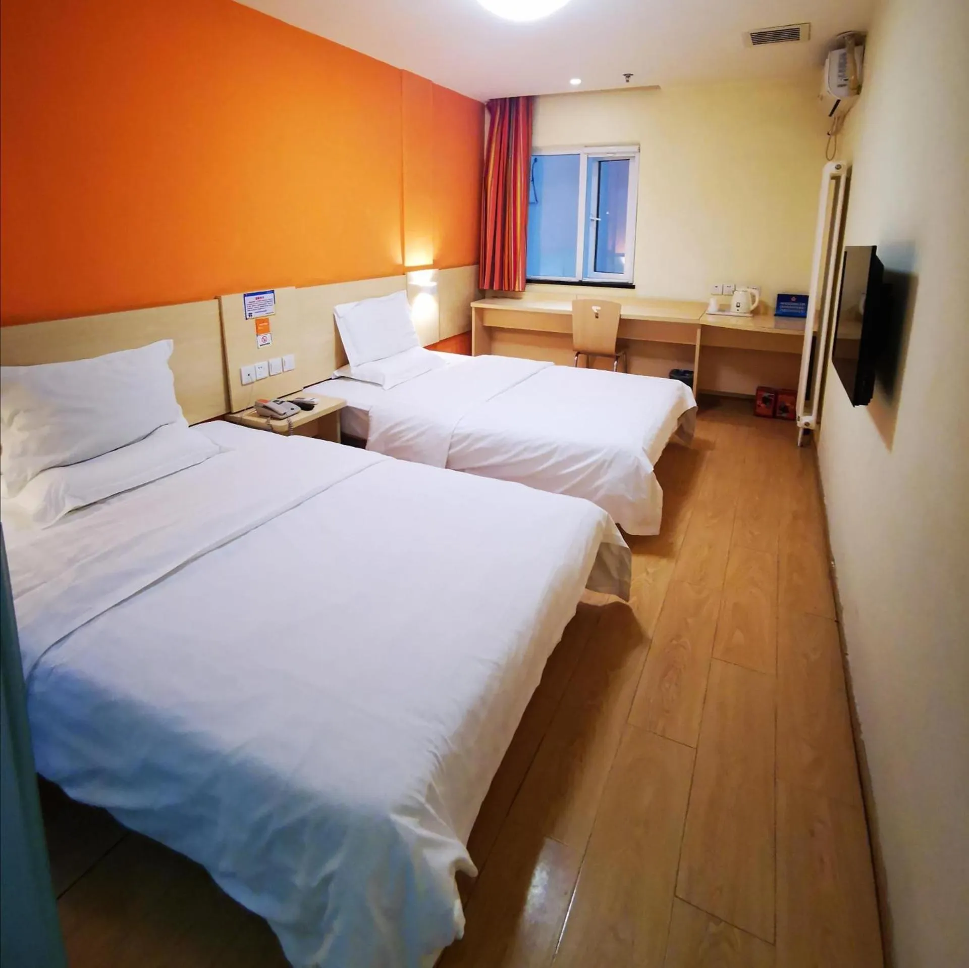 Bed in 7Days Inn Beijing Lugouqiao