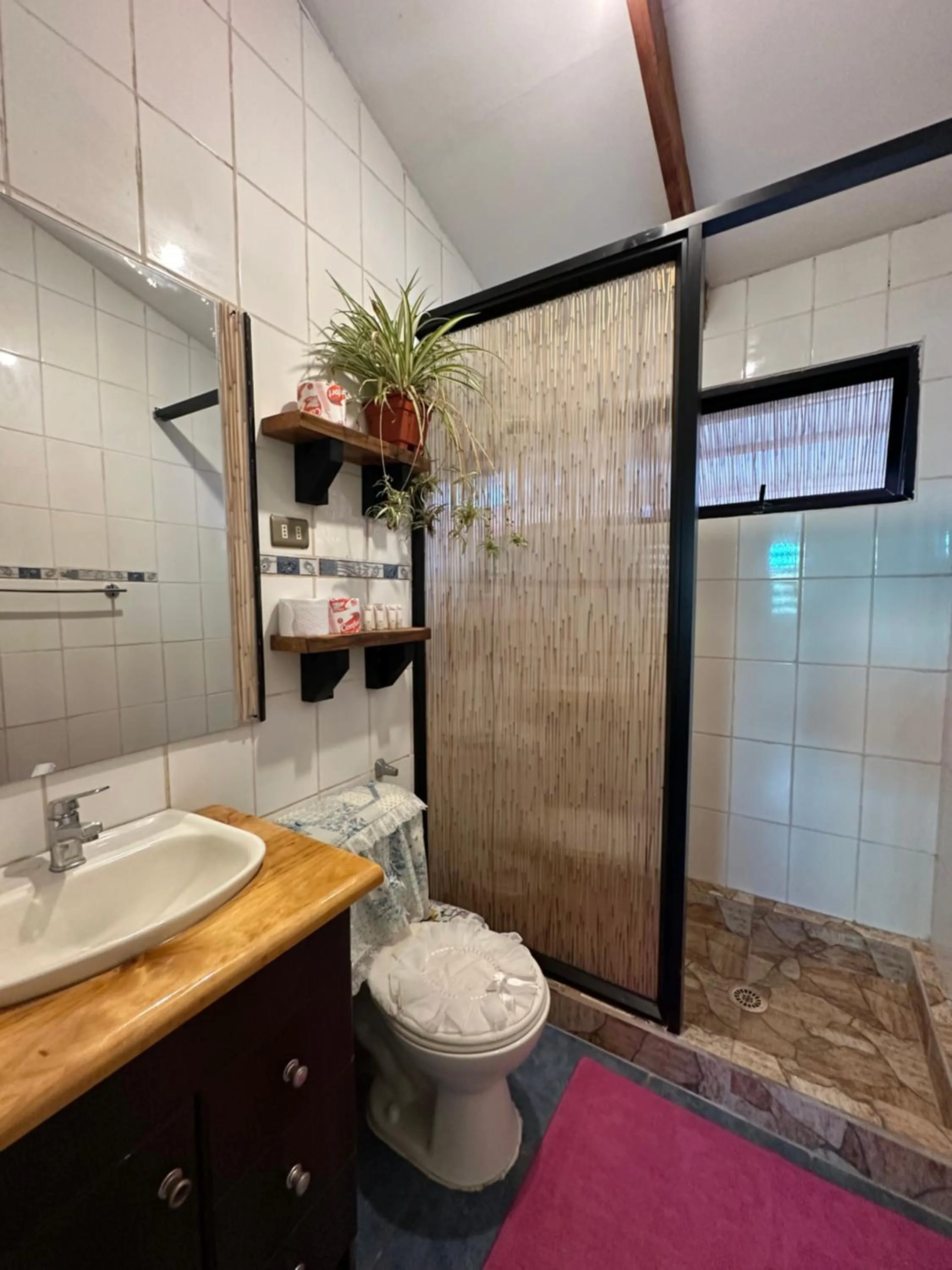 Bathroom in Hare Henua B&B
