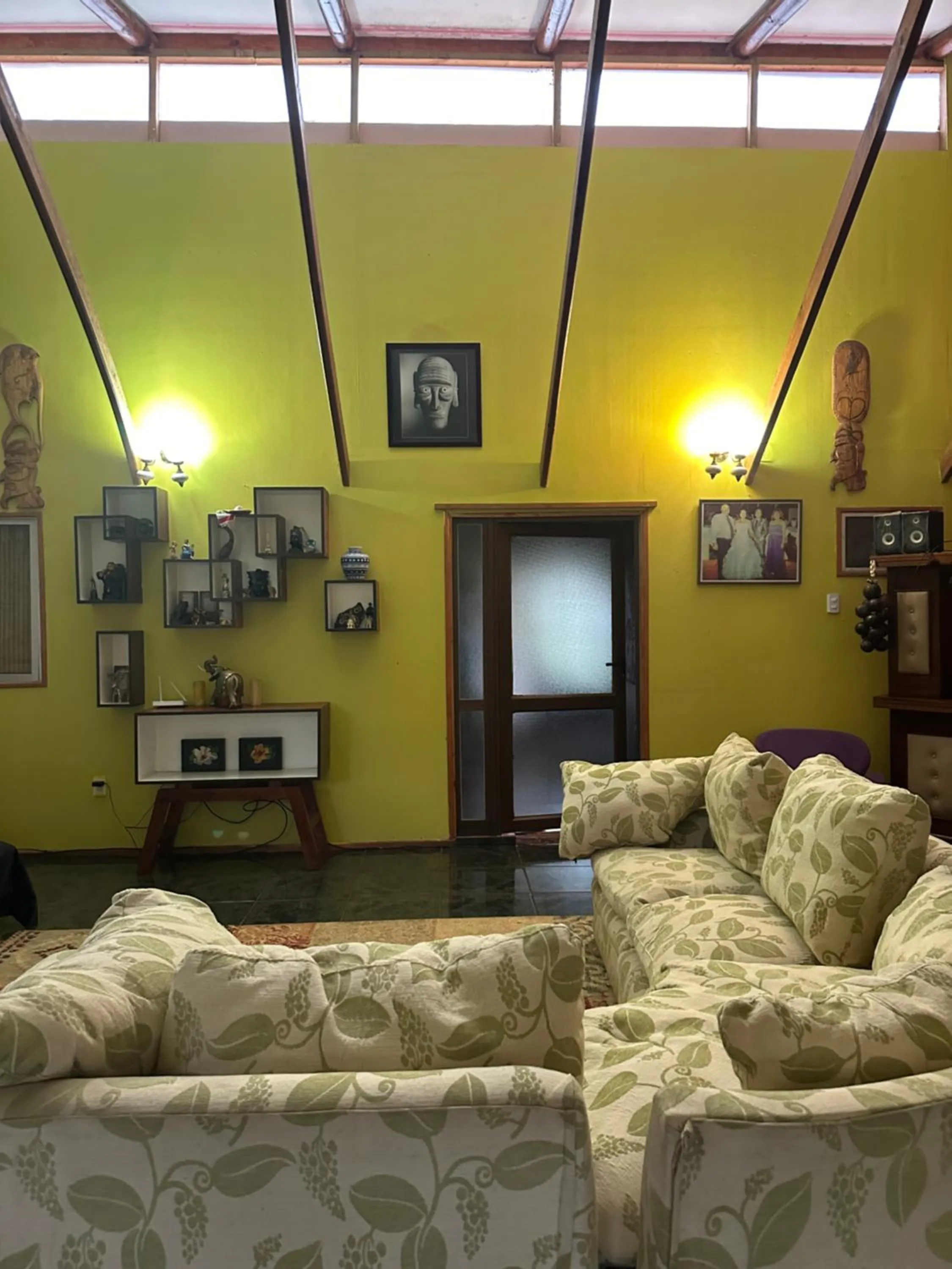 Living room in Hare Henua B&B