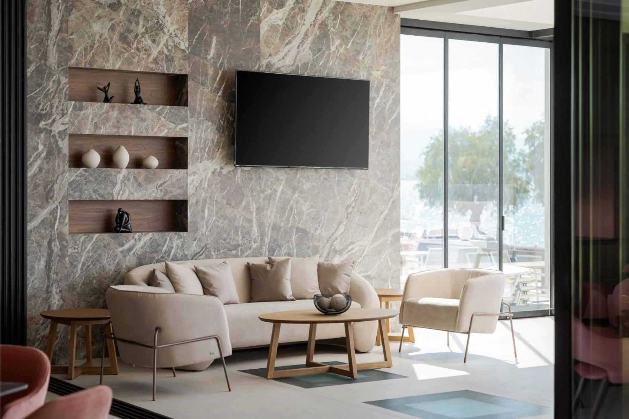 Communal lounge/ TV room in Avant Blue Boutique Hotel