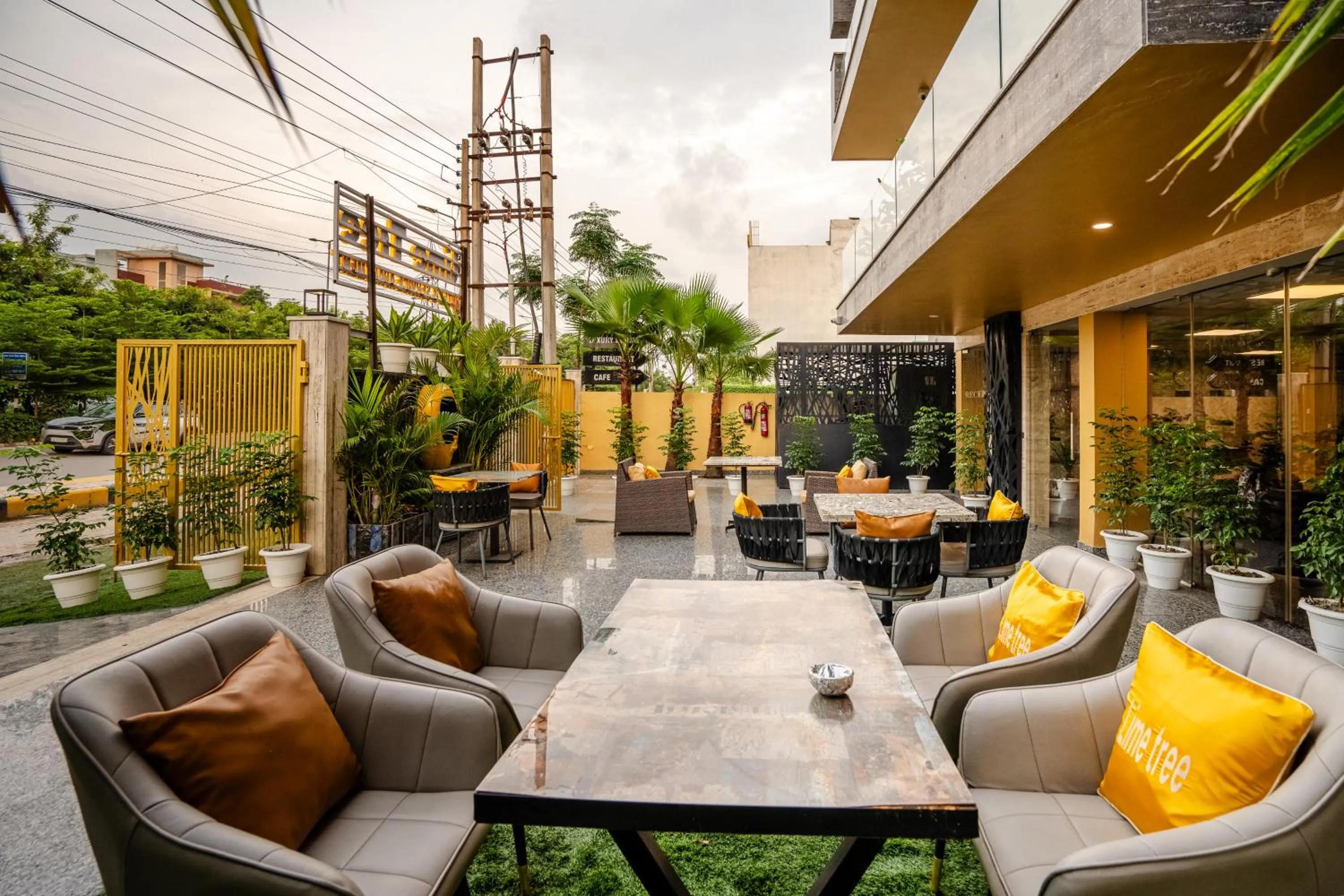 Restaurant/places to eat in Lime Tree Hotel - Near Medanta Hospital