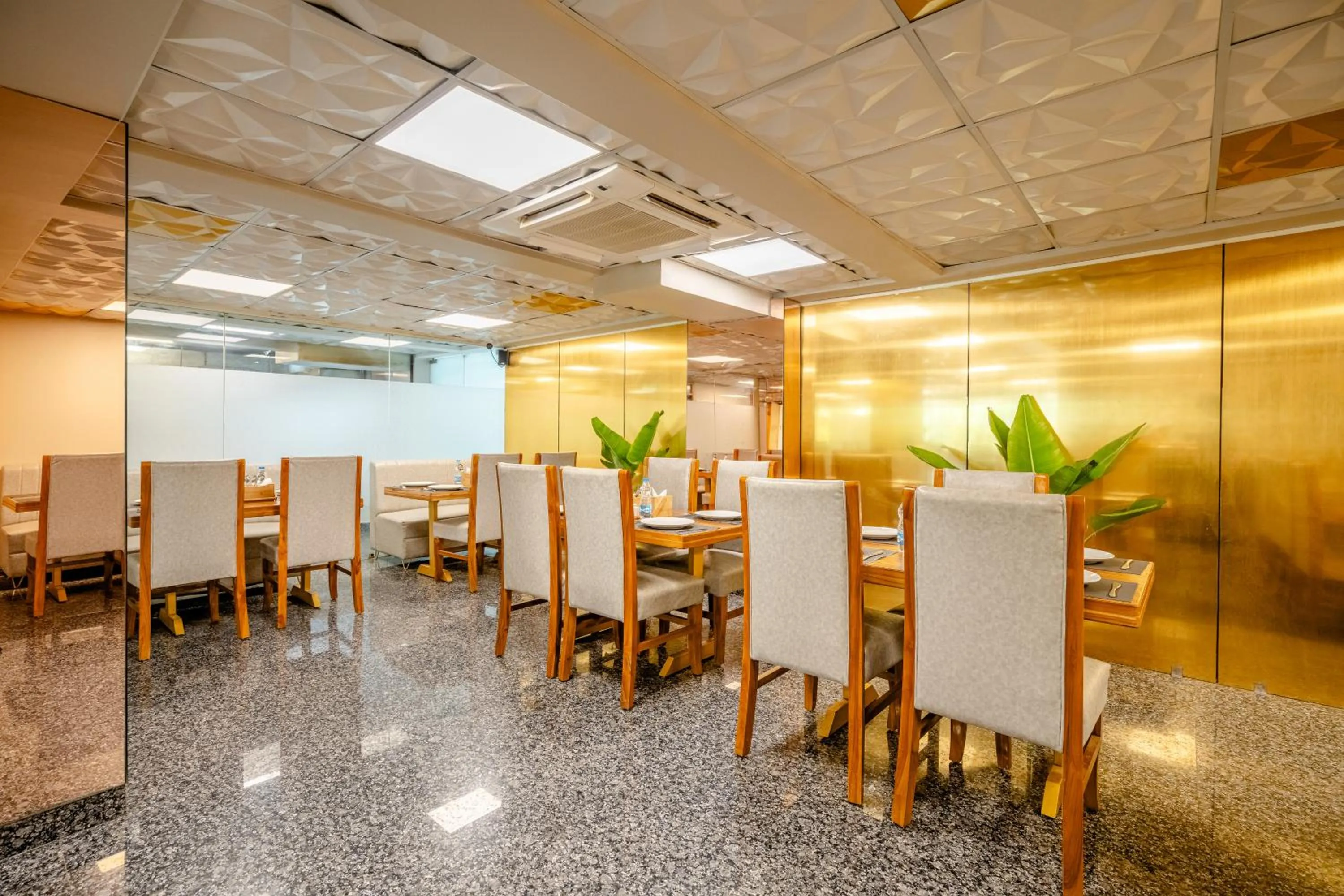 Restaurant/places to eat in Lime Tree Hotel - Near Medanta Hospital