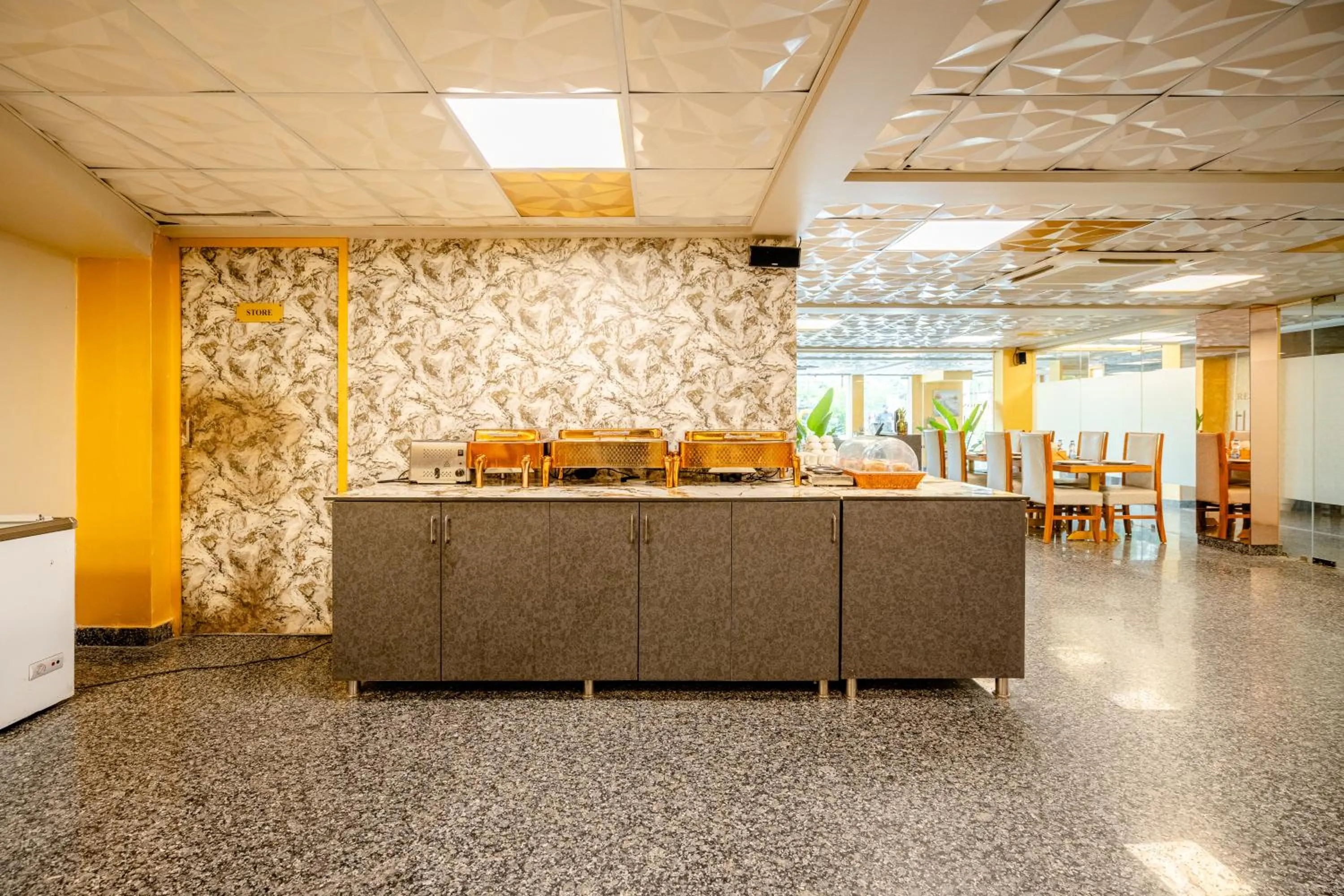 Restaurant/places to eat in Lime Tree Hotel - Near Medanta Hospital