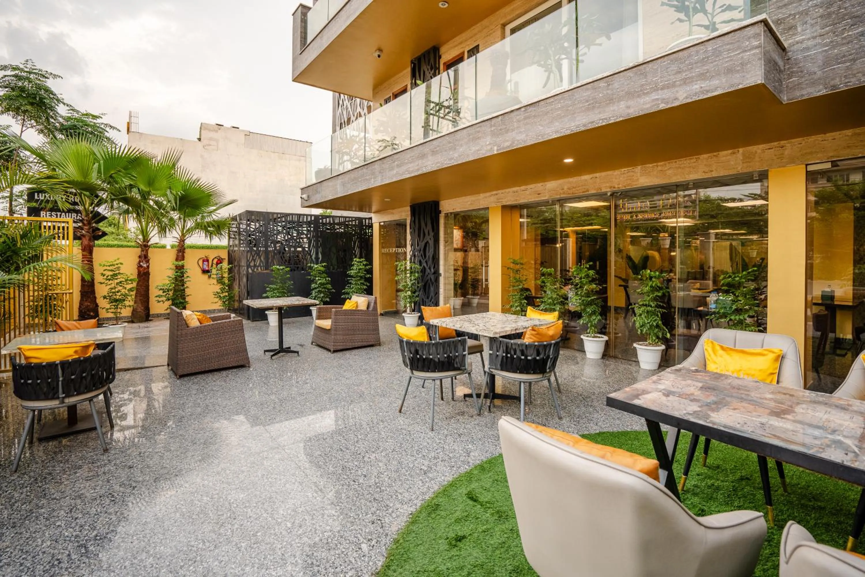 Restaurant/places to eat in Lime Tree Hotel - Near Medanta Hospital