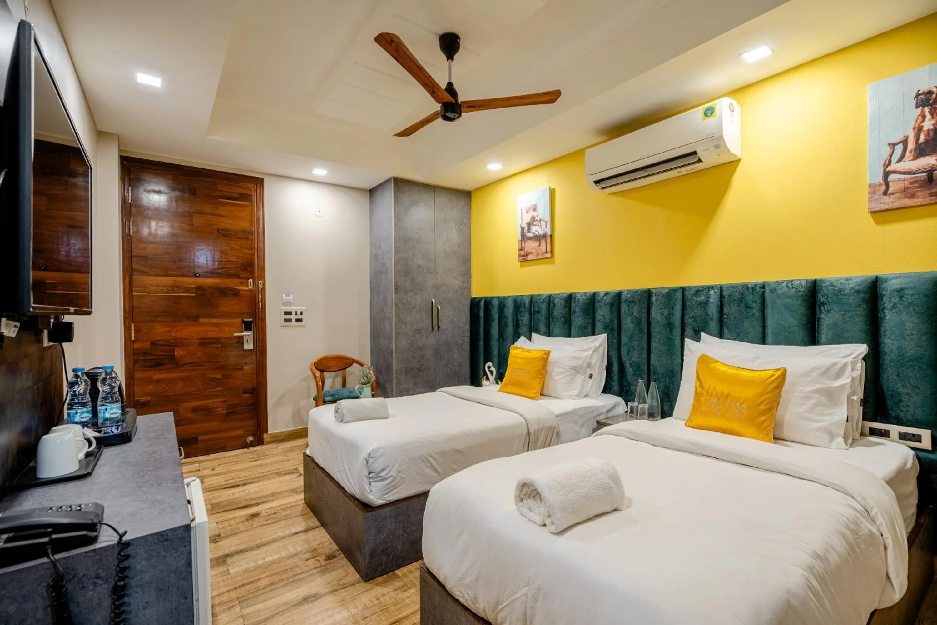 Bed in Lime Tree Hotel - Near Medanta Hospital