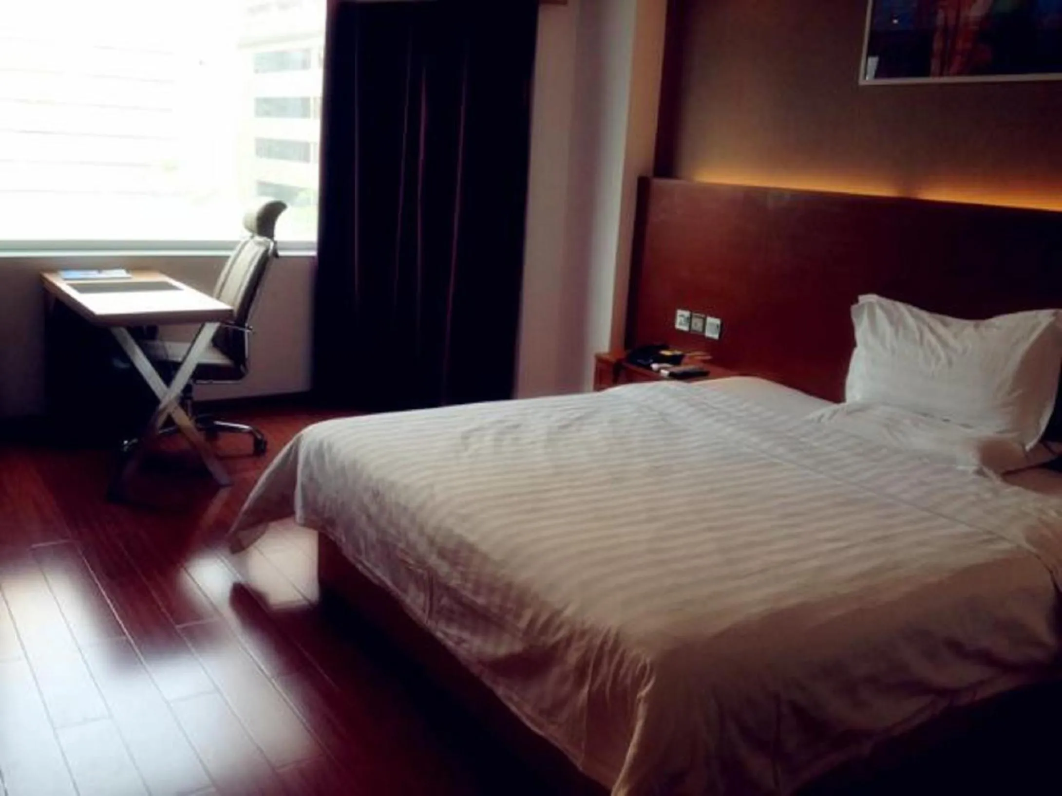 Photo of the whole room, Bed in 7Days Inn Shenzhen Guomao Metro Station