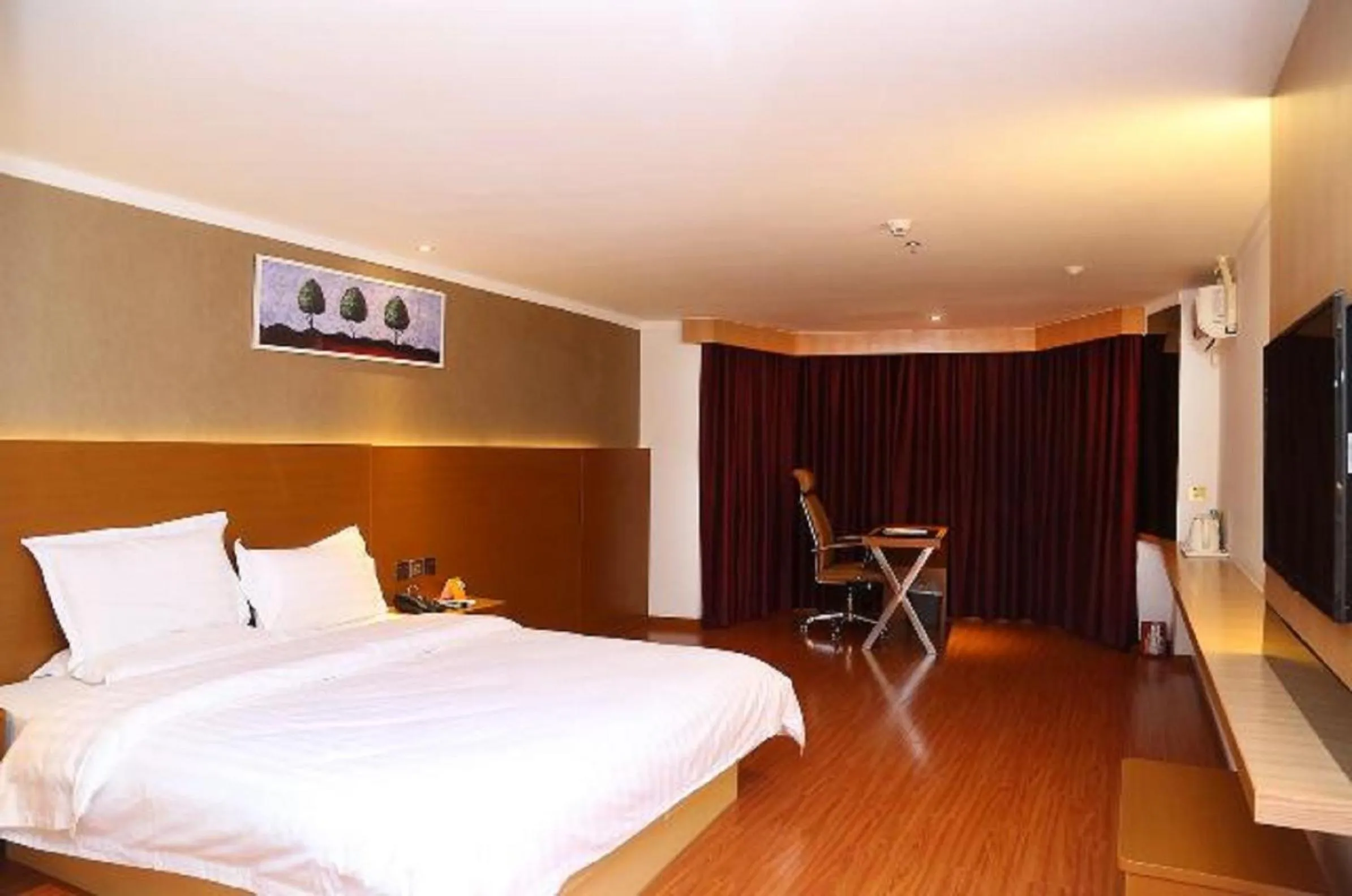 Photo of the whole room, Bed in 7Days Inn Shenzhen Guomao Metro Station