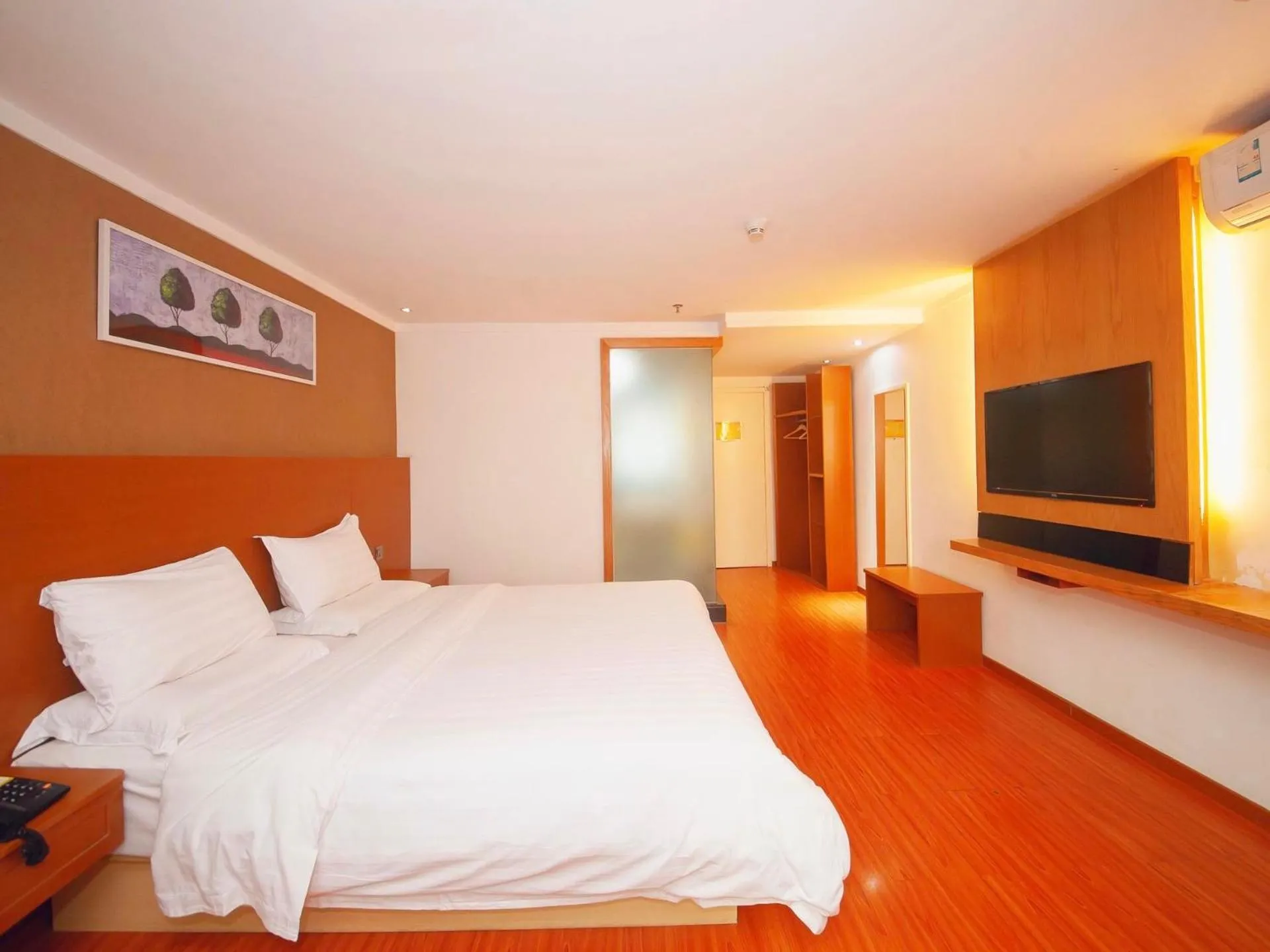 Bed in 7Days Inn Shenzhen Guomao Metro Station