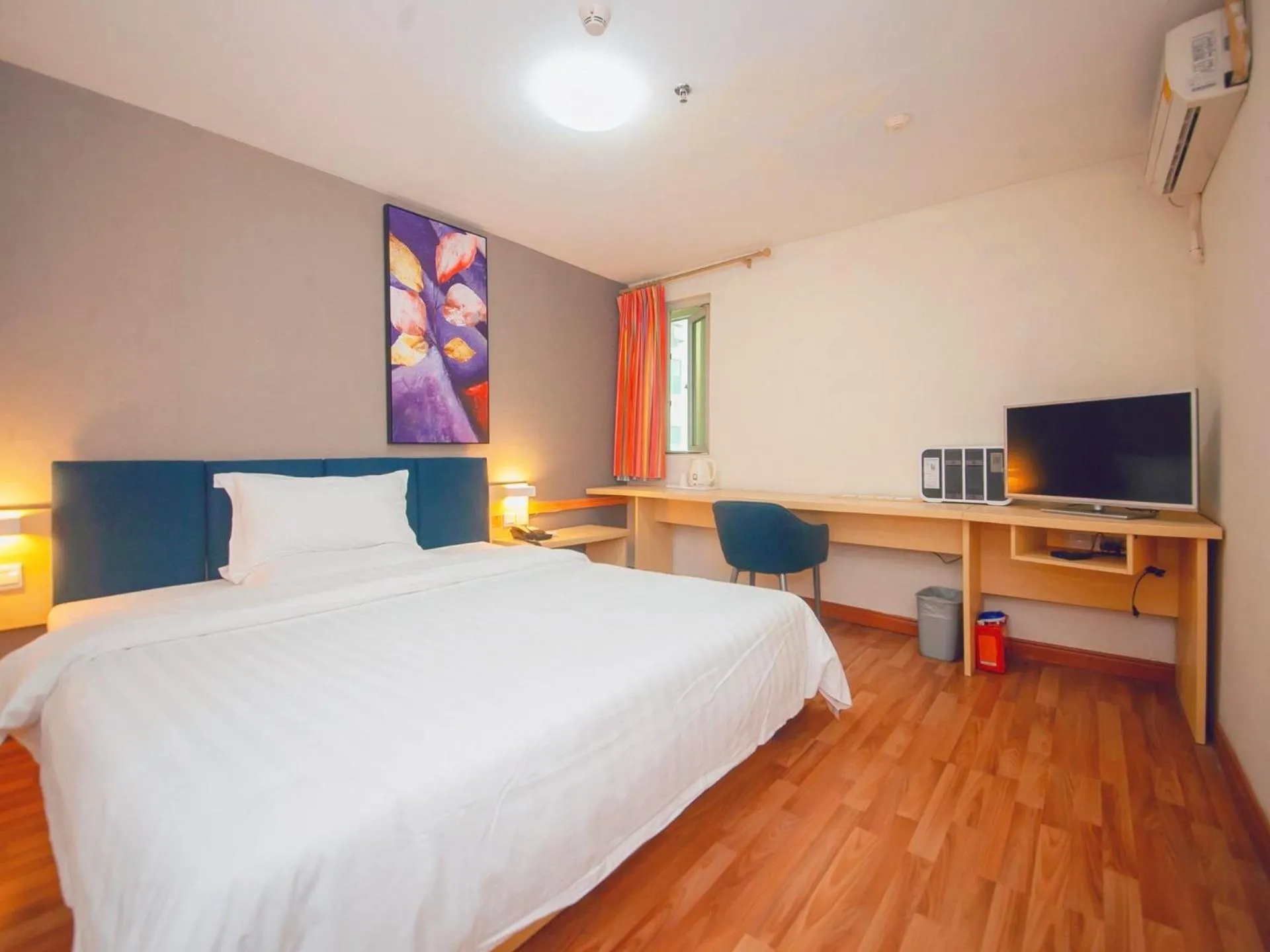 Bed in 7Days Inn Shenzhen Guomao Metro Station