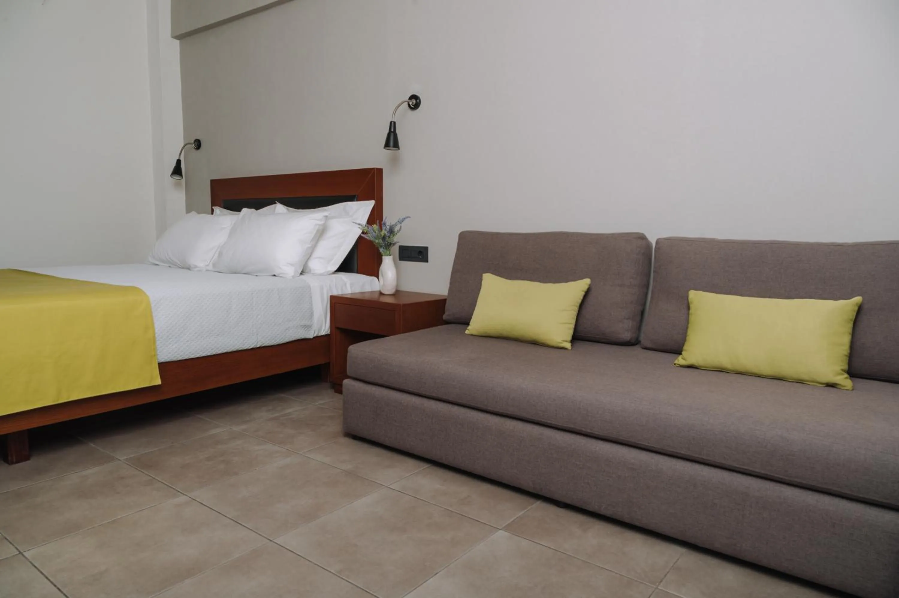 Bedroom, Bed in Amphitryon City Hotel