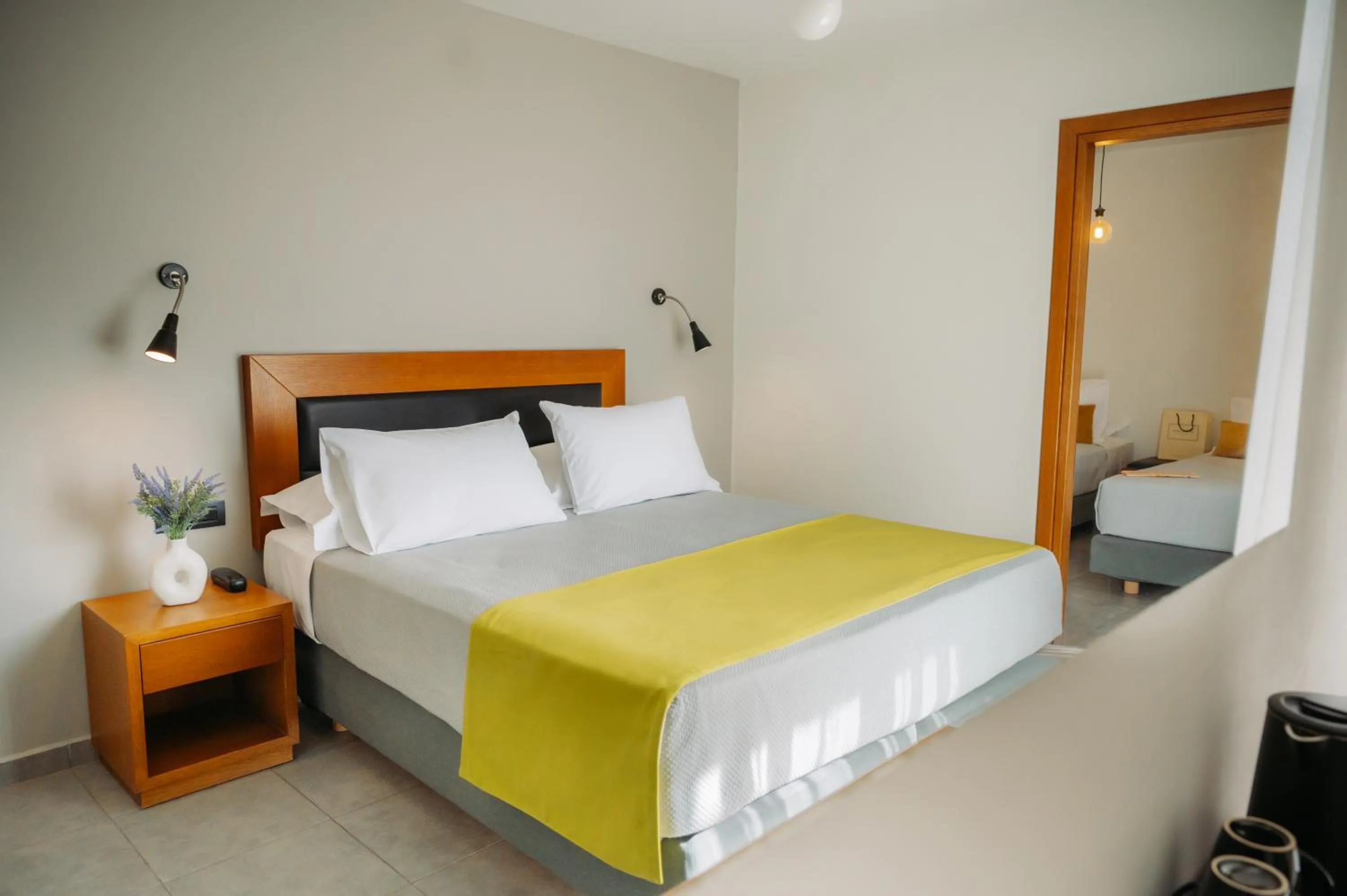 Bedroom, Bed in Amphitryon City Hotel