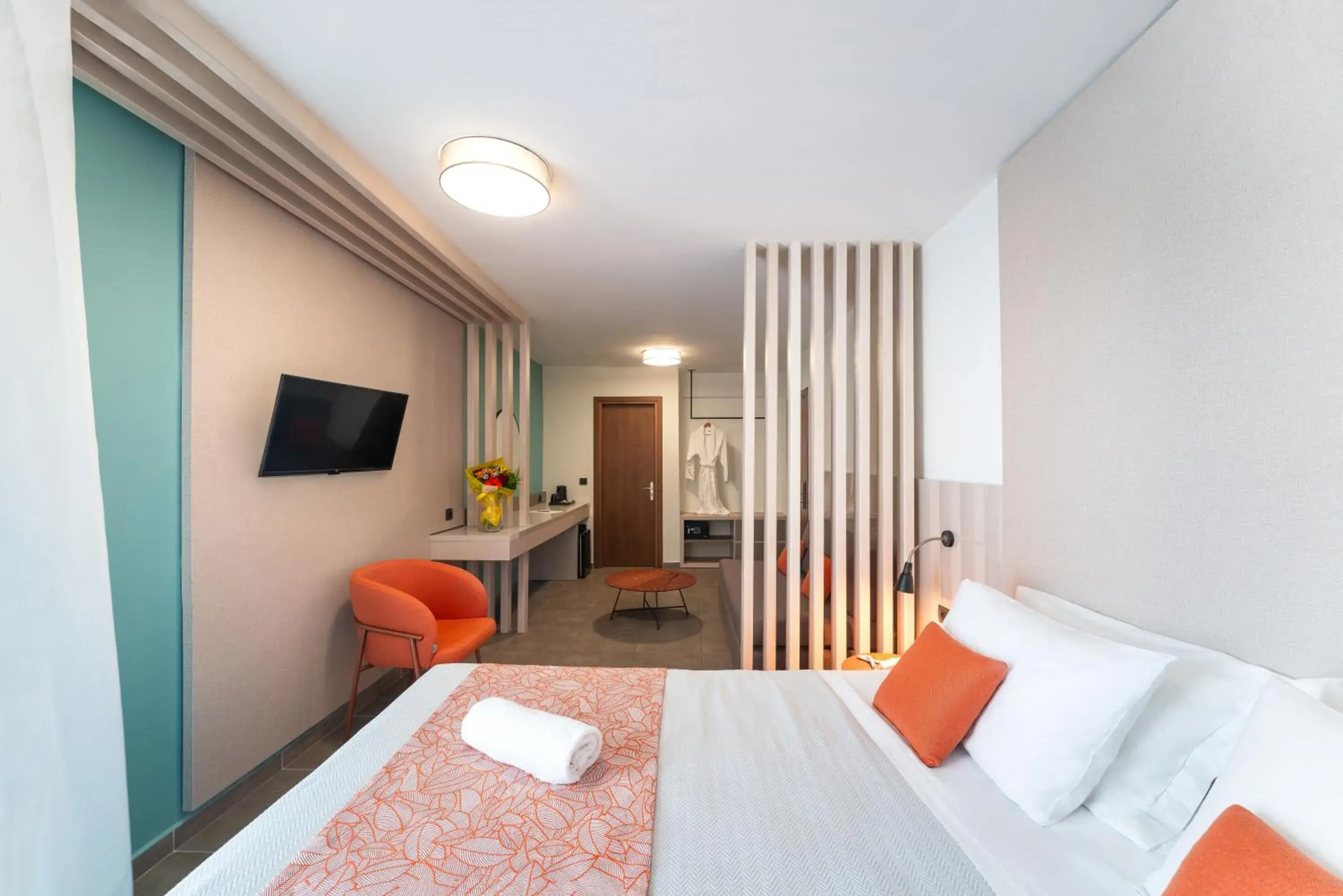 Photo of the whole room, Bed in Amphitryon City Hotel Photo of the whole room, Bed in Amphitryon City Hotel