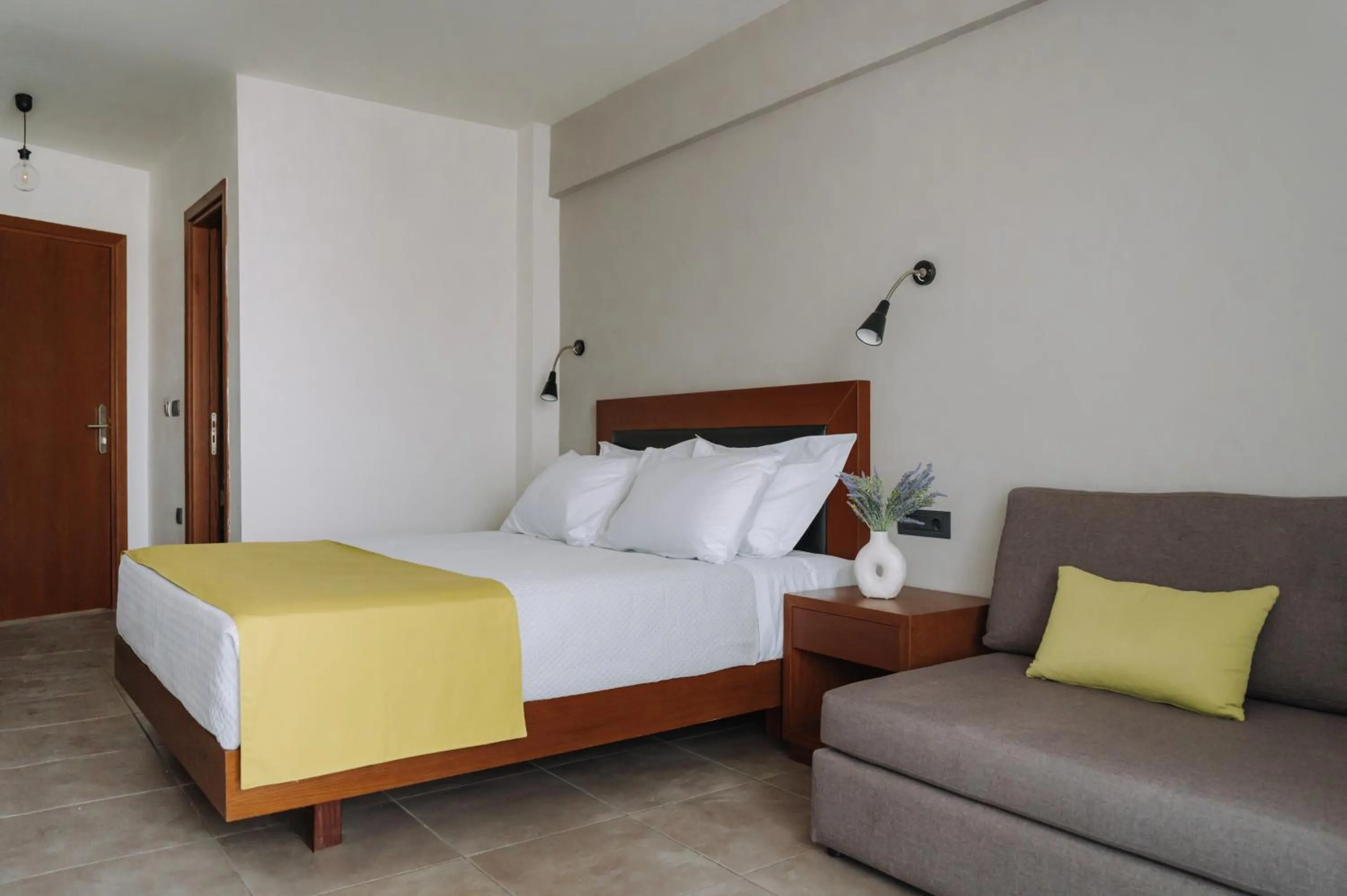 Bedroom, Bed in Amphitryon City Hotel