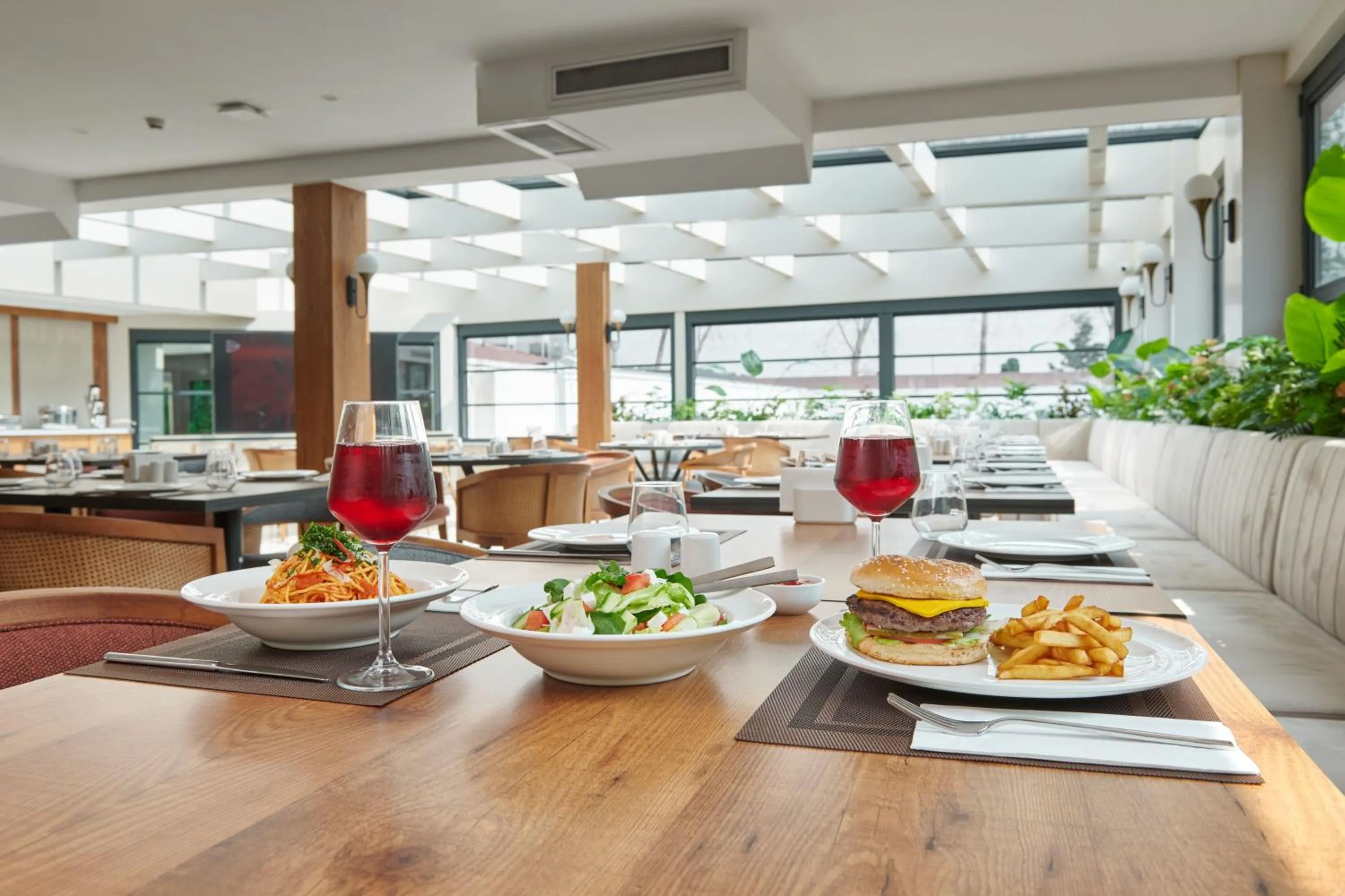 Restaurant/places to eat in Çırağan Hotel Bosphorus