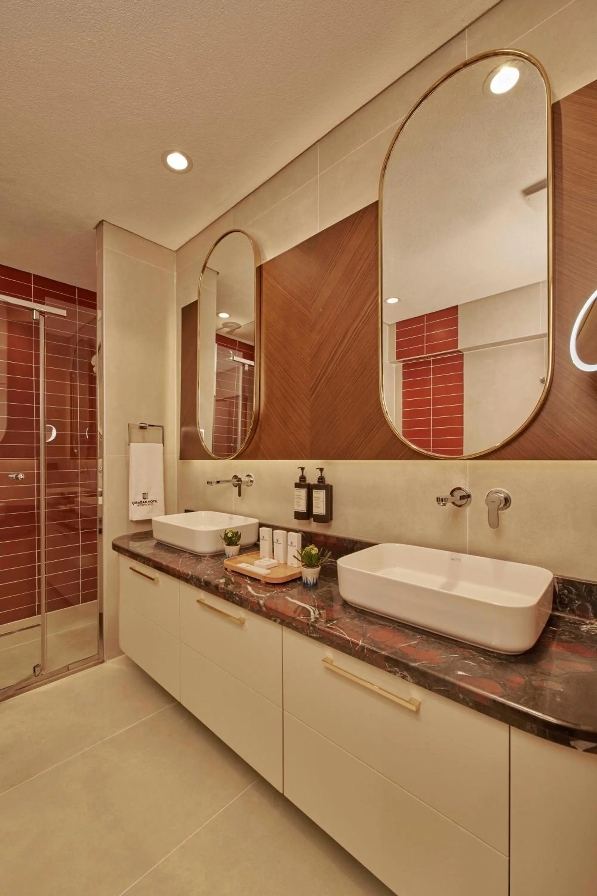 Shower in Çırağan Hotel Bosphorus