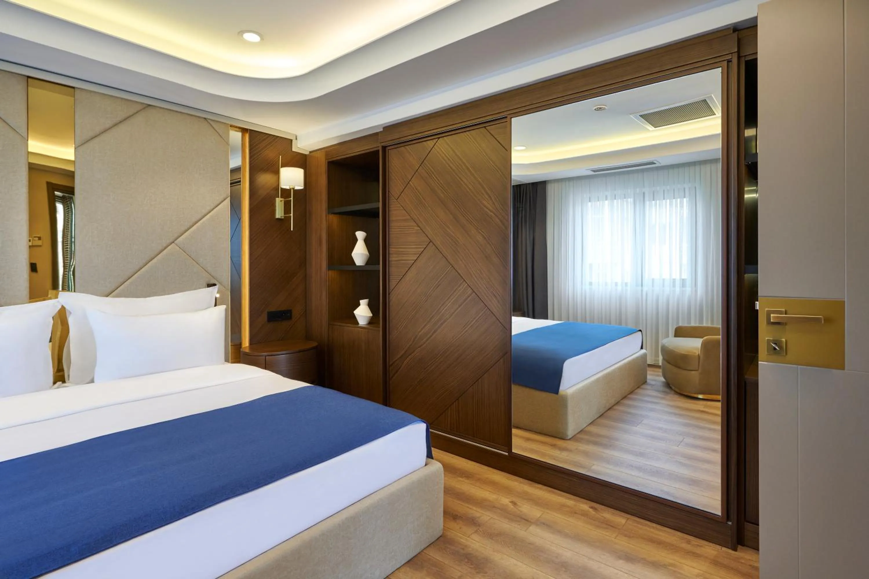 Photo of the whole room, Bed in Çırağan Hotel Bosphorus