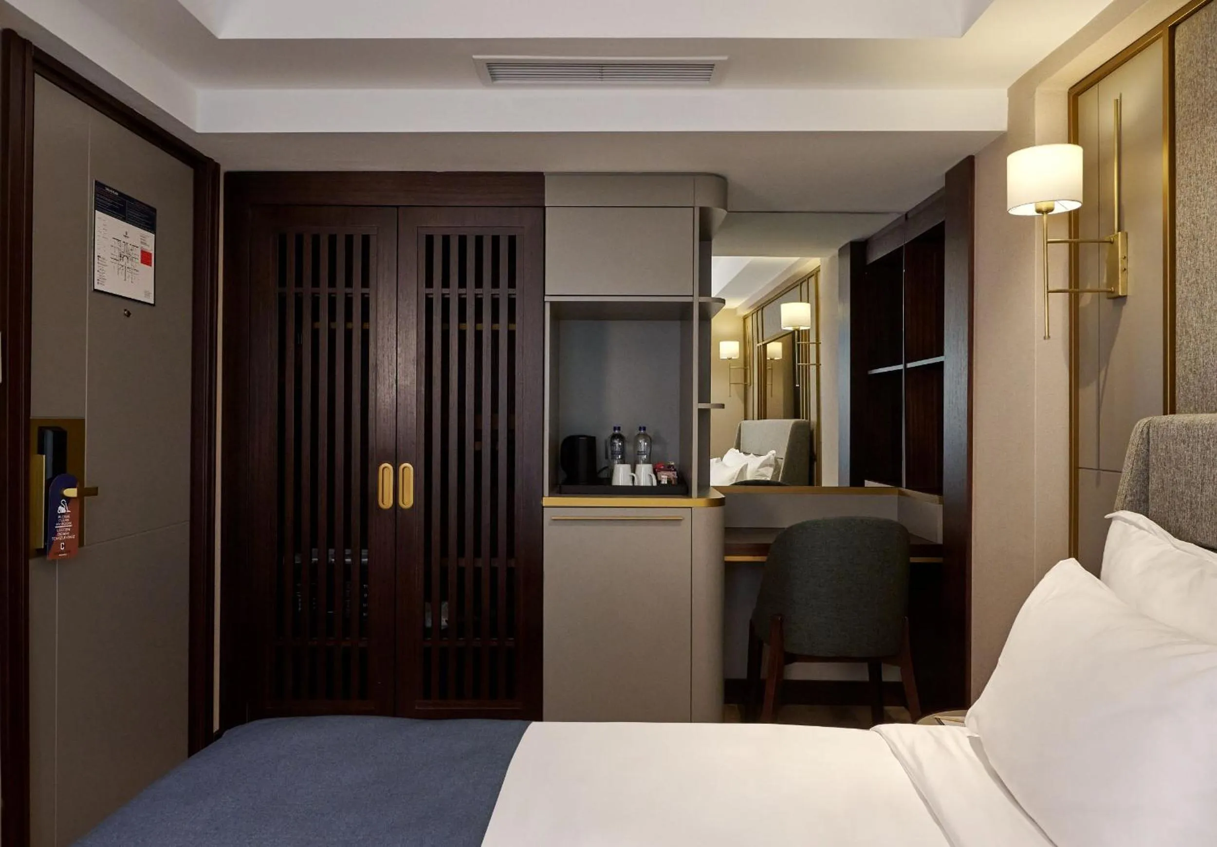 Photo of the whole room, Bed in Çırağan Hotel Bosphorus