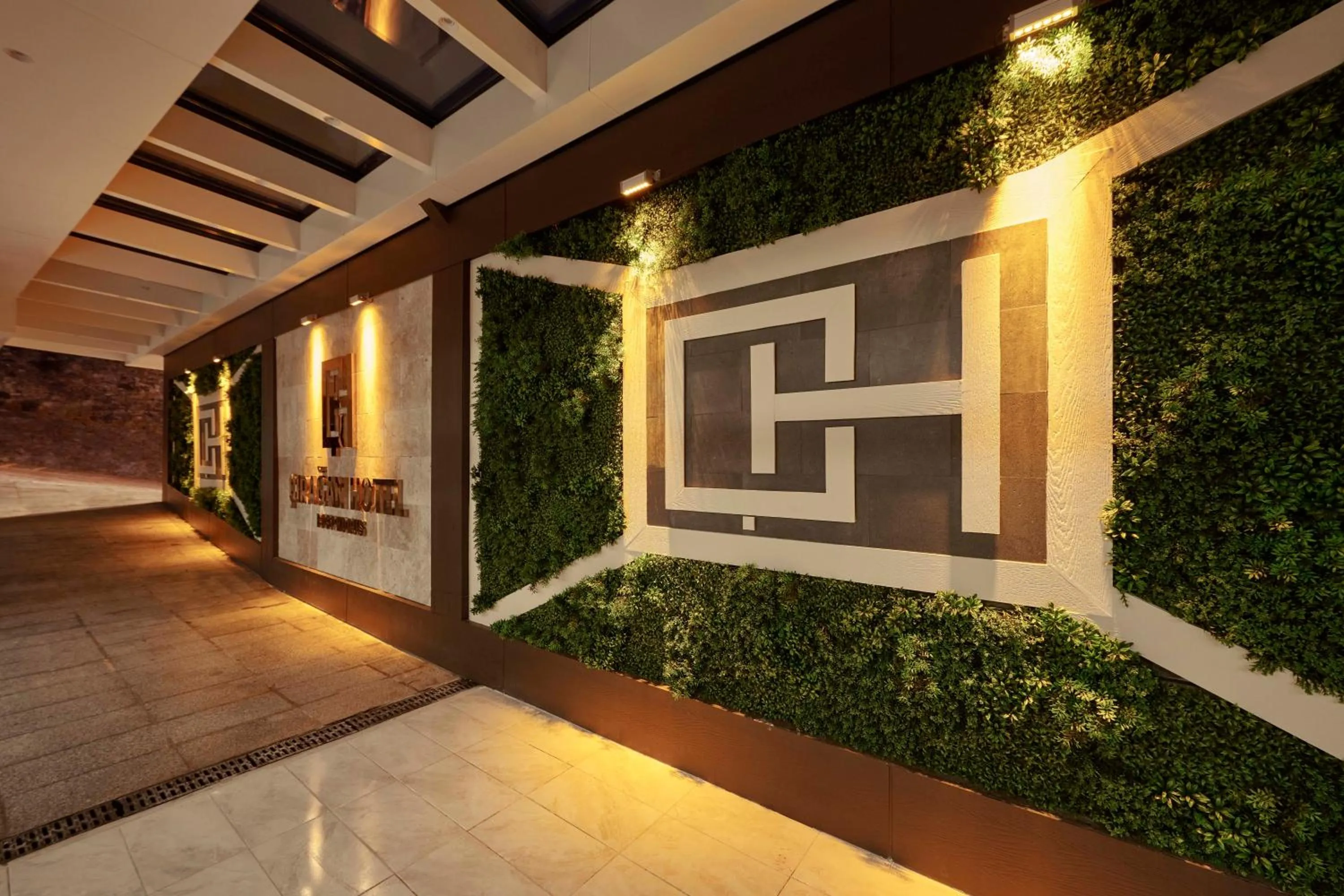 Garden view in Çırağan Hotel Bosphorus