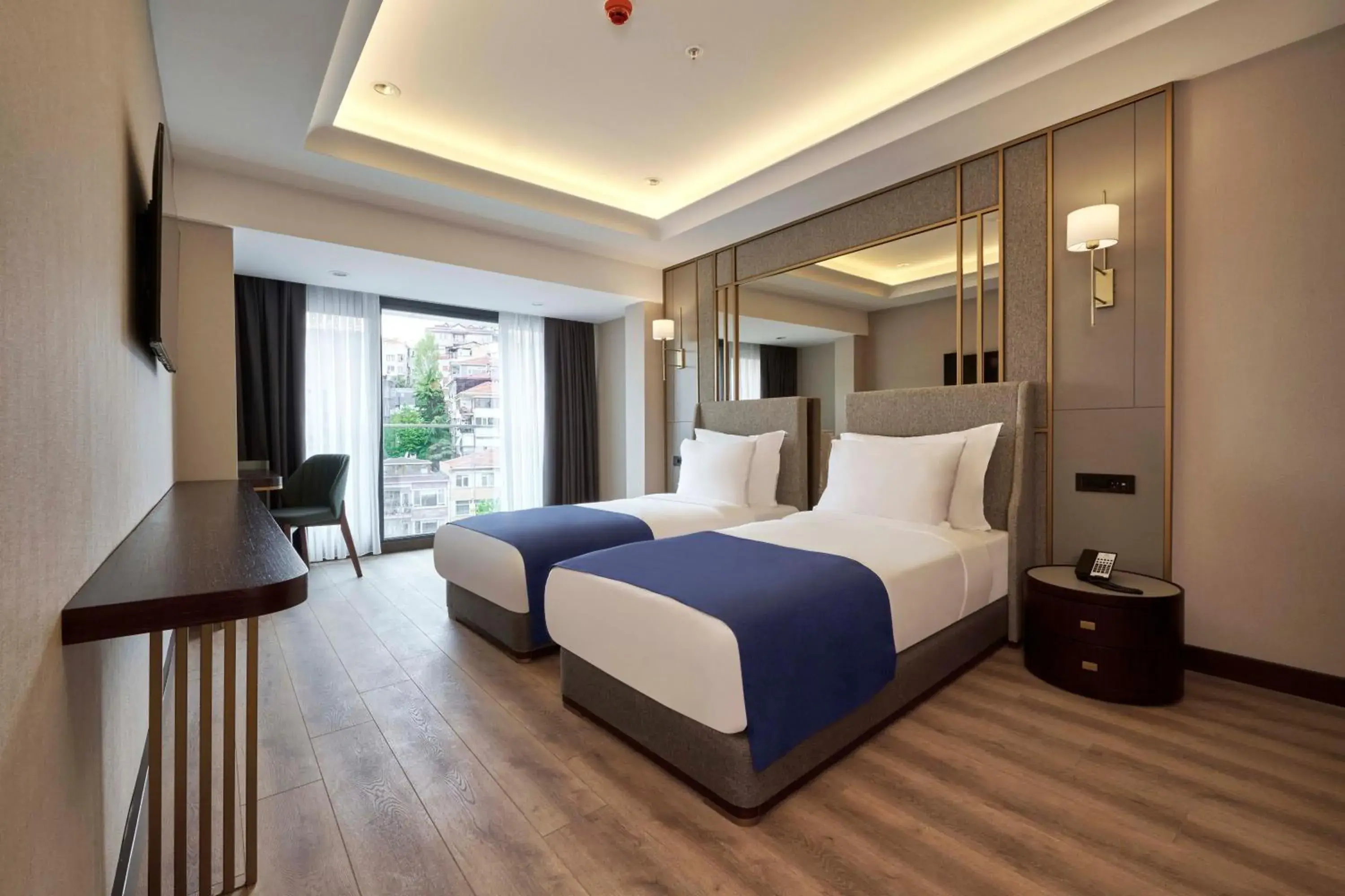 Deluxe Twin Room with Sea View in Çırağan Hotel Bosphorus Deluxe Twin Room with Sea View in Çırağan Hotel Bosphorus