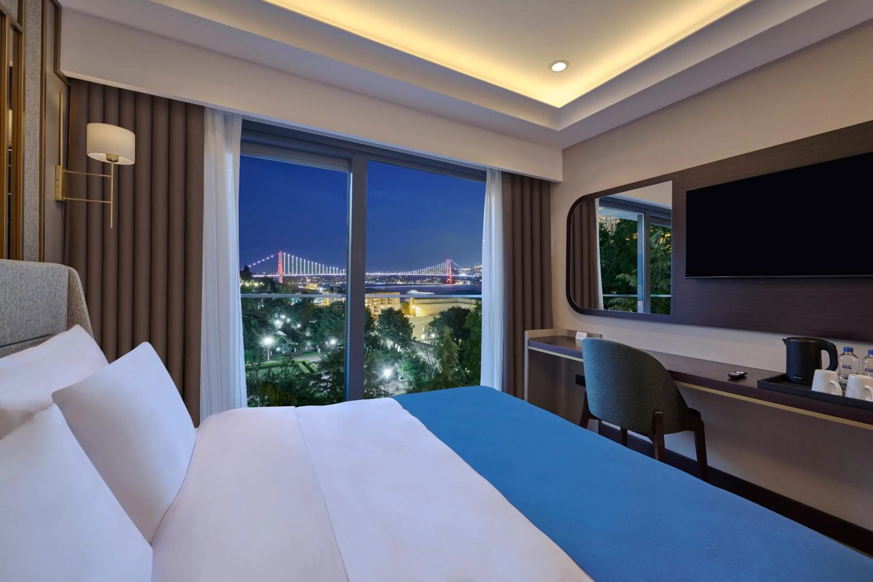 View (from property/room), Bed in Çırağan Hotel Bosphorus