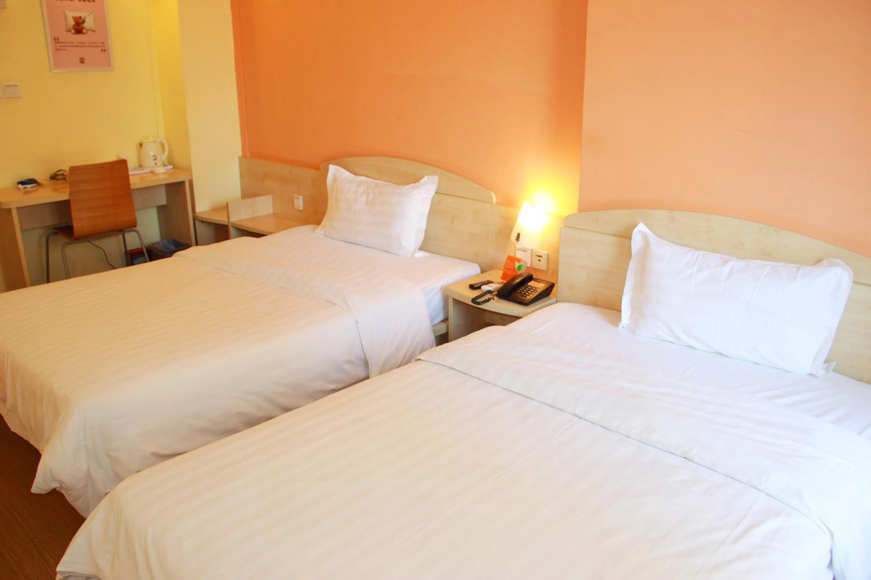 Bed in 7Days Inn Huquan Street Yangjiawan Subway Station