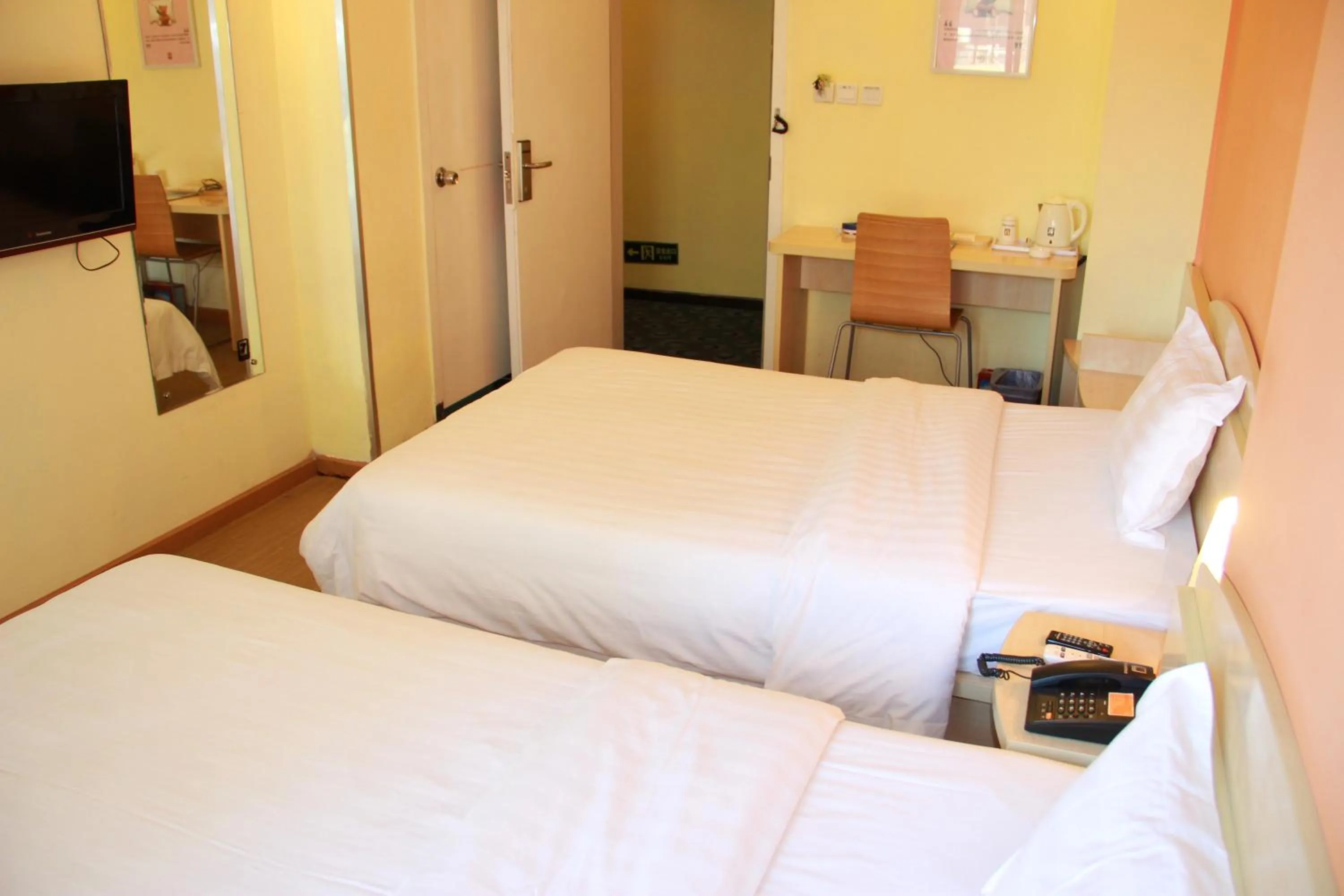 Bed in 7Days Inn Huquan Street Yangjiawan Subway Station