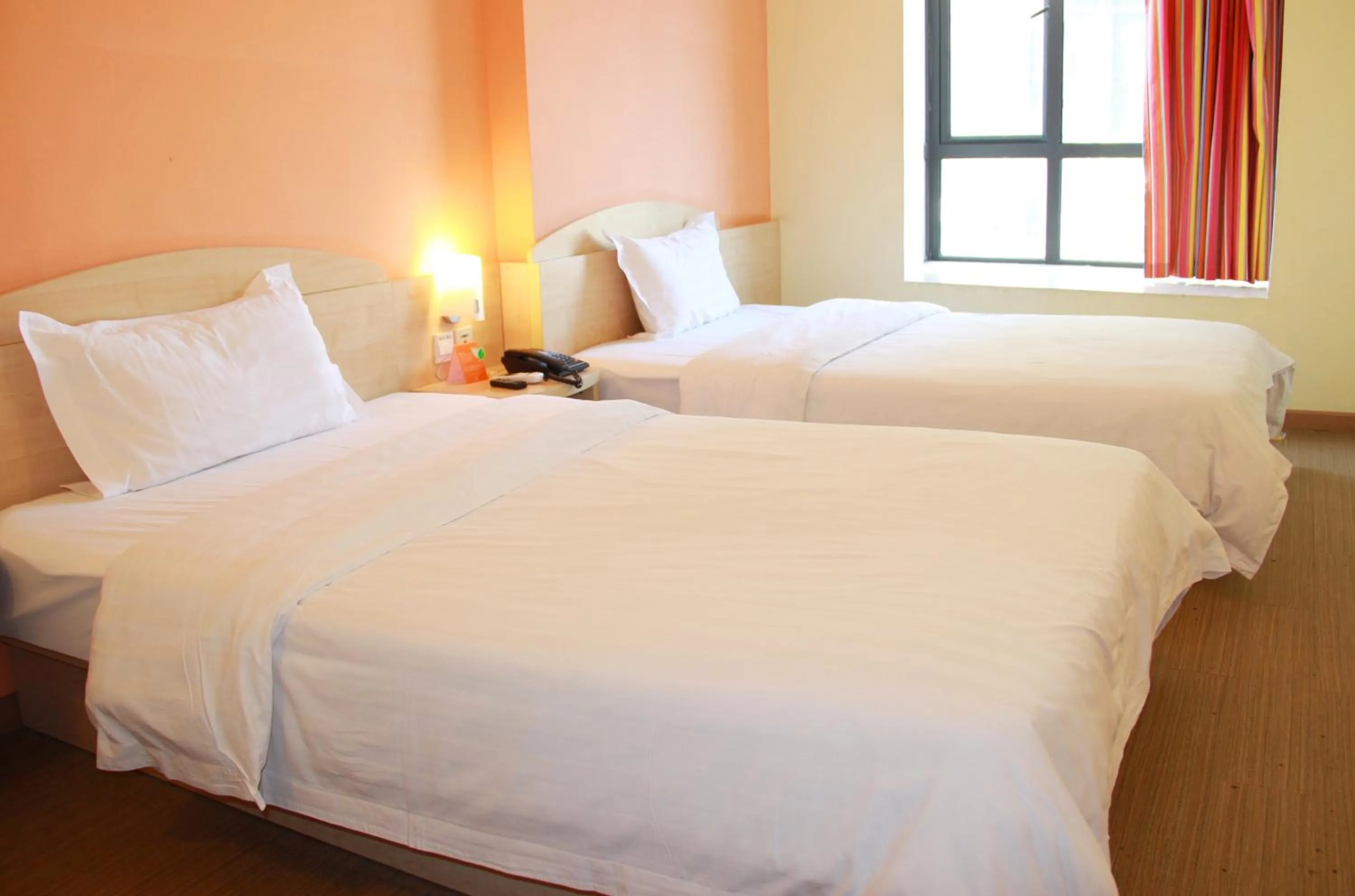 Bed in 7Days Inn Huquan Street Yangjiawan Subway Station