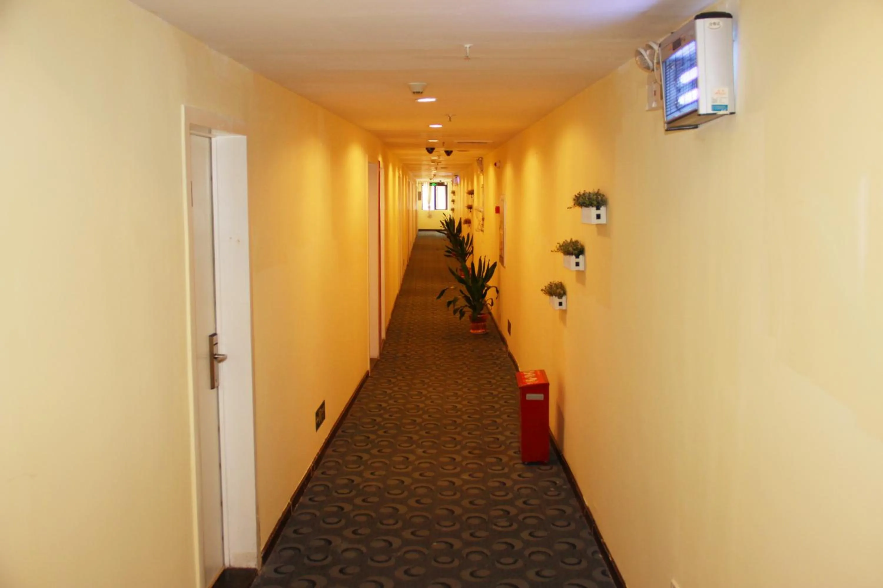 Property building in 7Days Inn Huquan Street Yangjiawan Subway Station