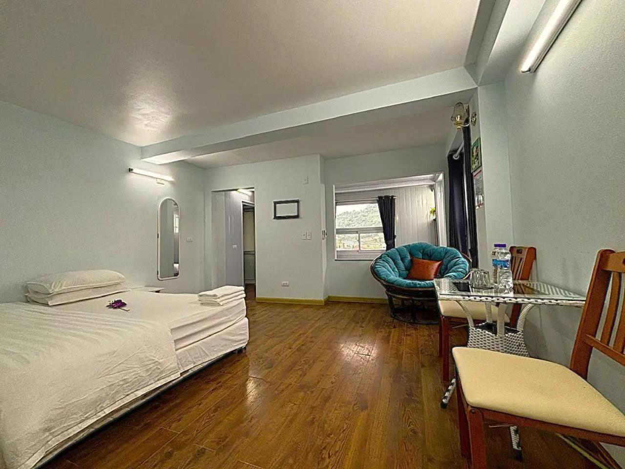 Seating area, Bed in Chân Mây Tam Đảo